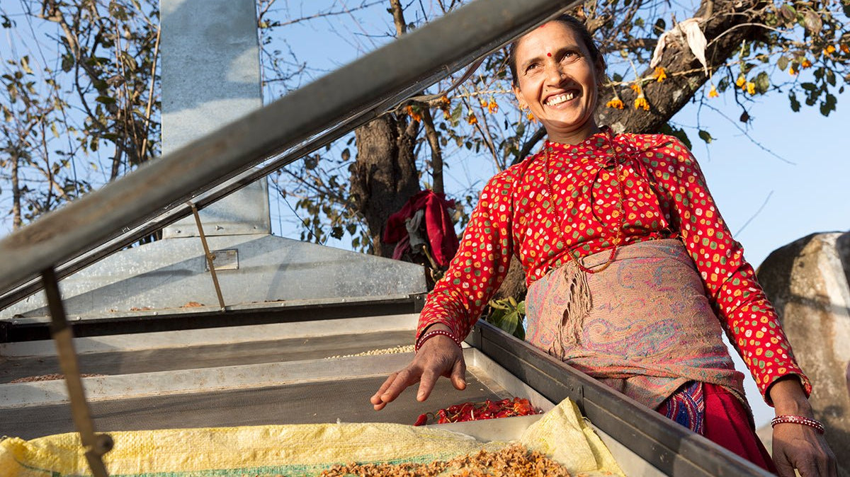 Hyvää tasa-arvonpäivää ja maaliskuun terveiset Lalitpurista Subadhralta! - Kaiko Clothing Company Oy