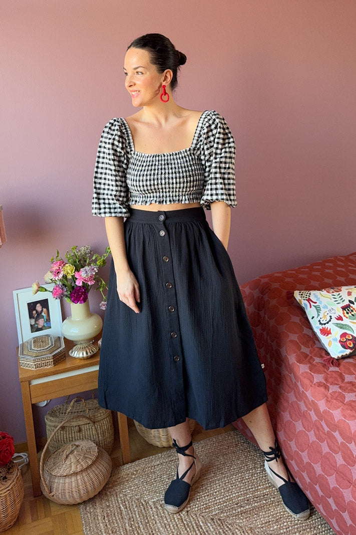 Naisten musta musliininen nappihame