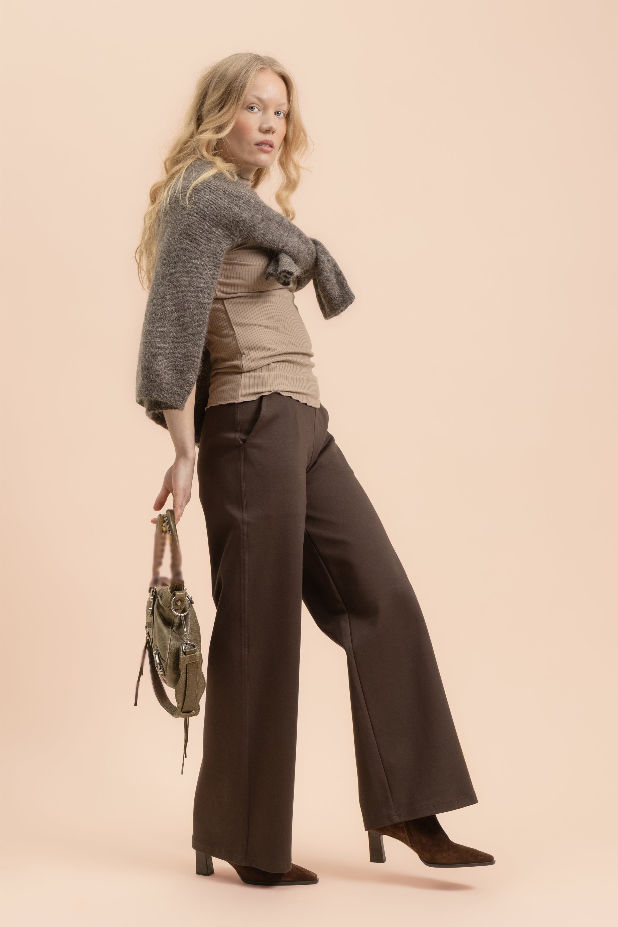 | modelheight:165, size:XS