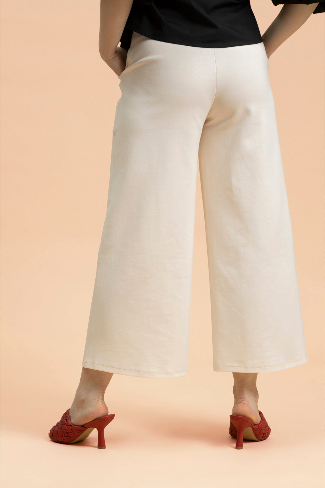 Naisten kermanvalkoiset culottes-housut | modelheight:164, size:XS