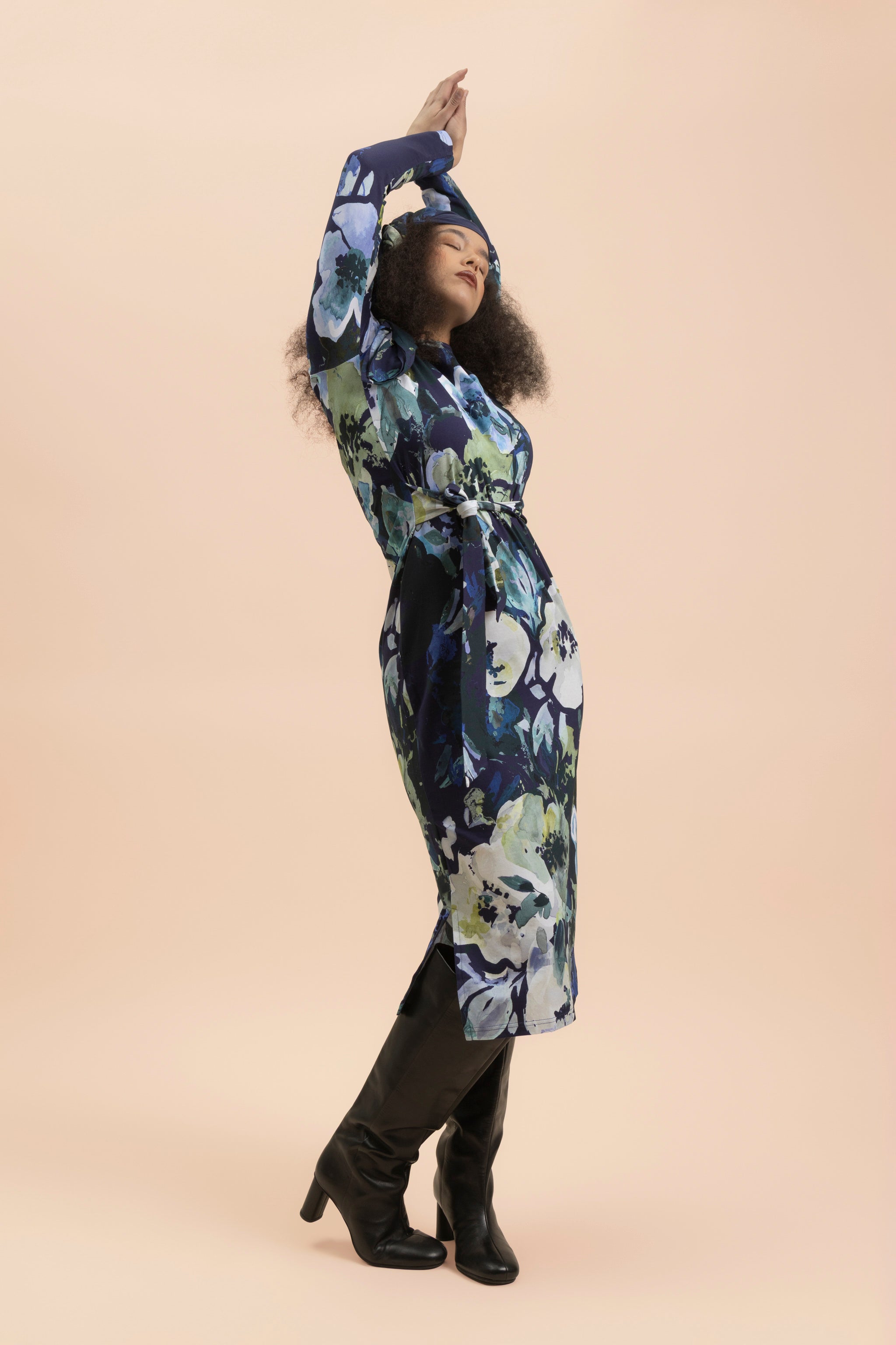 | modelheight:169, size:XS