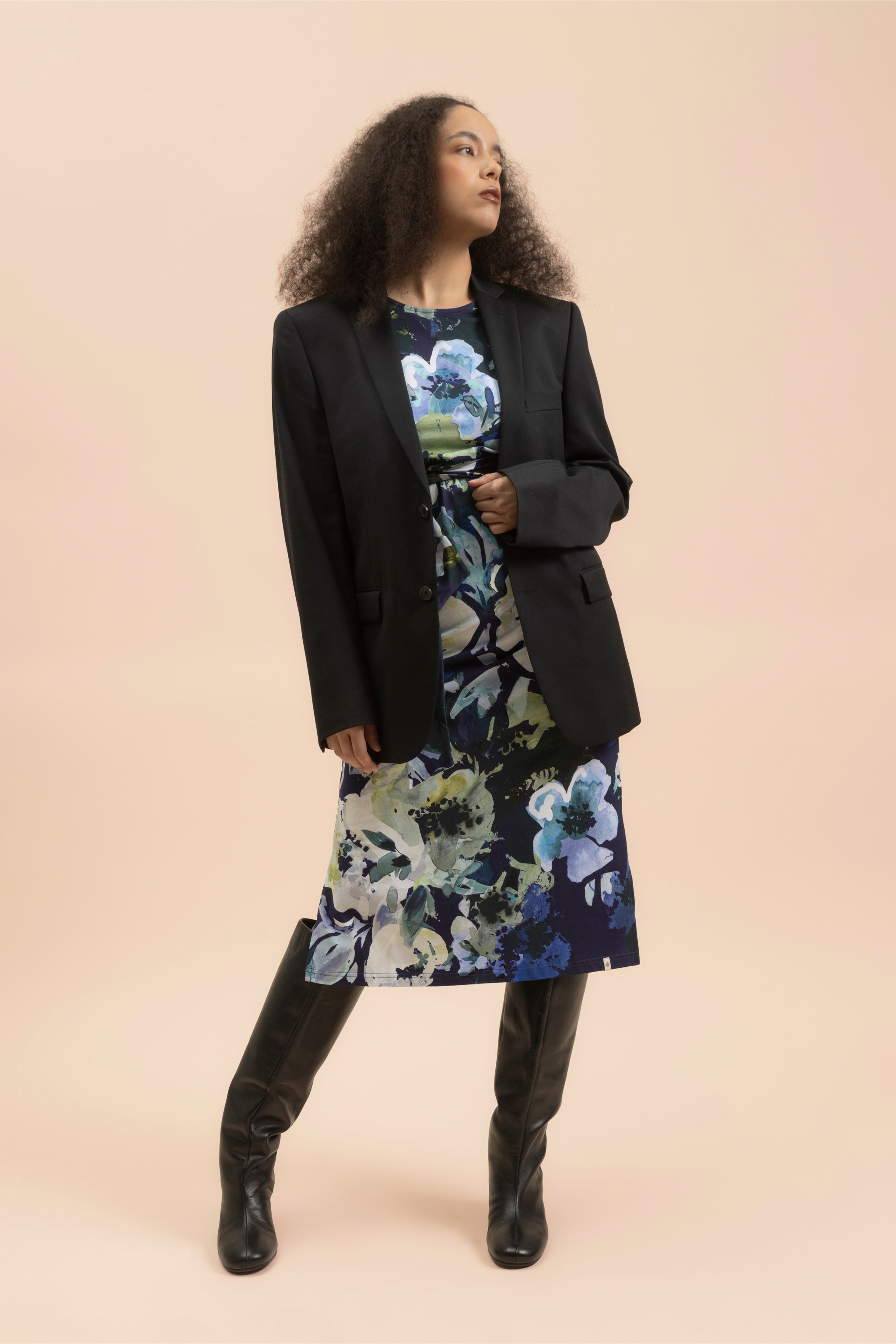 | modelheight:169, size:XS