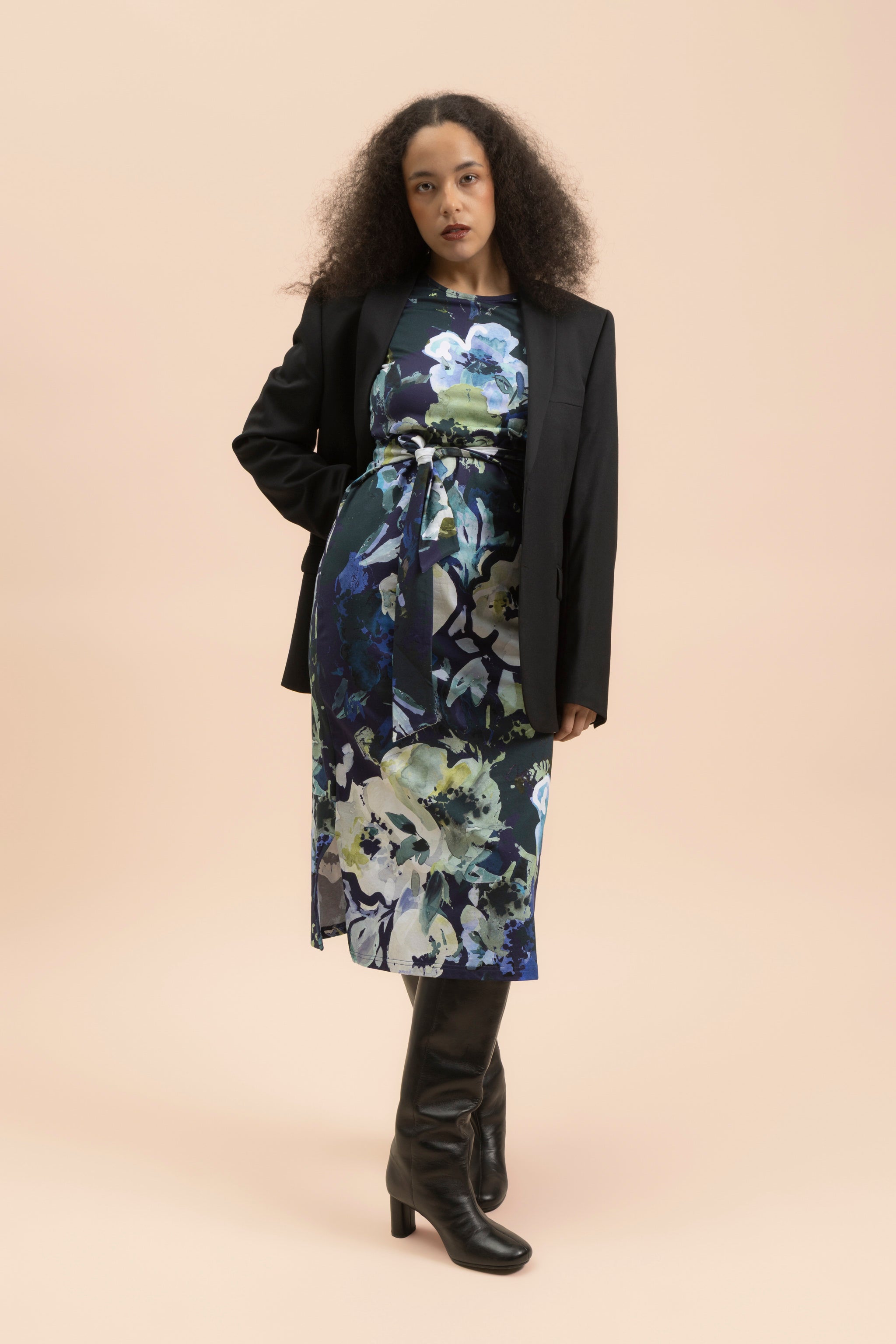 | modelheight:169, size:XS