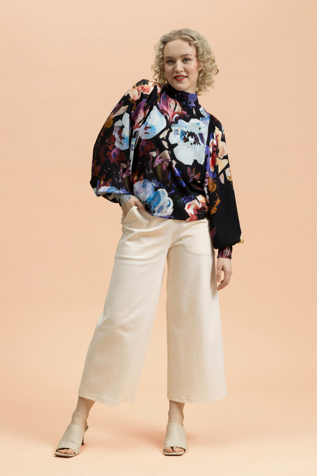 Naisten kermanvalkoiset culottes-housut