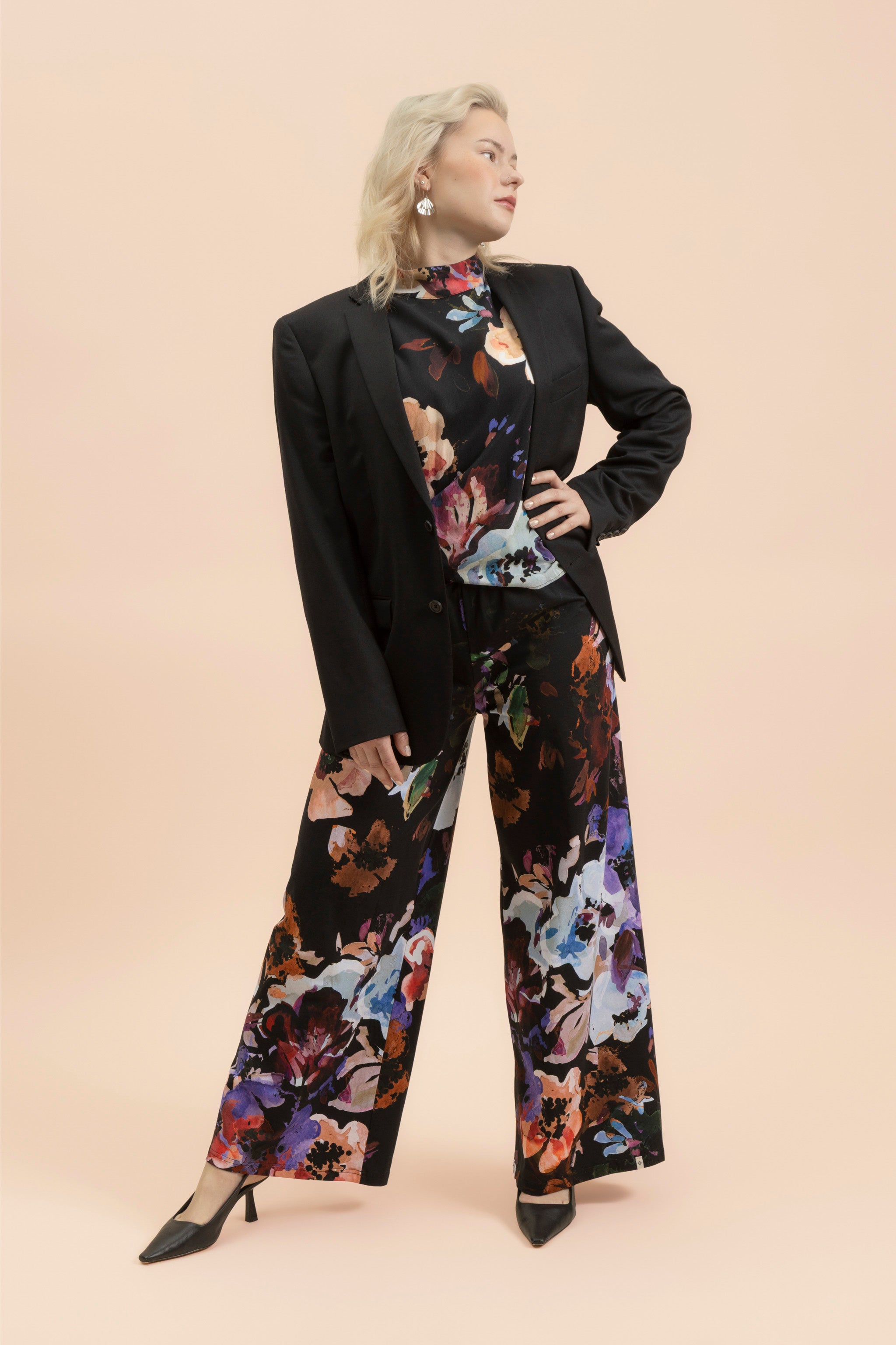 | modelheight:169, size:M
