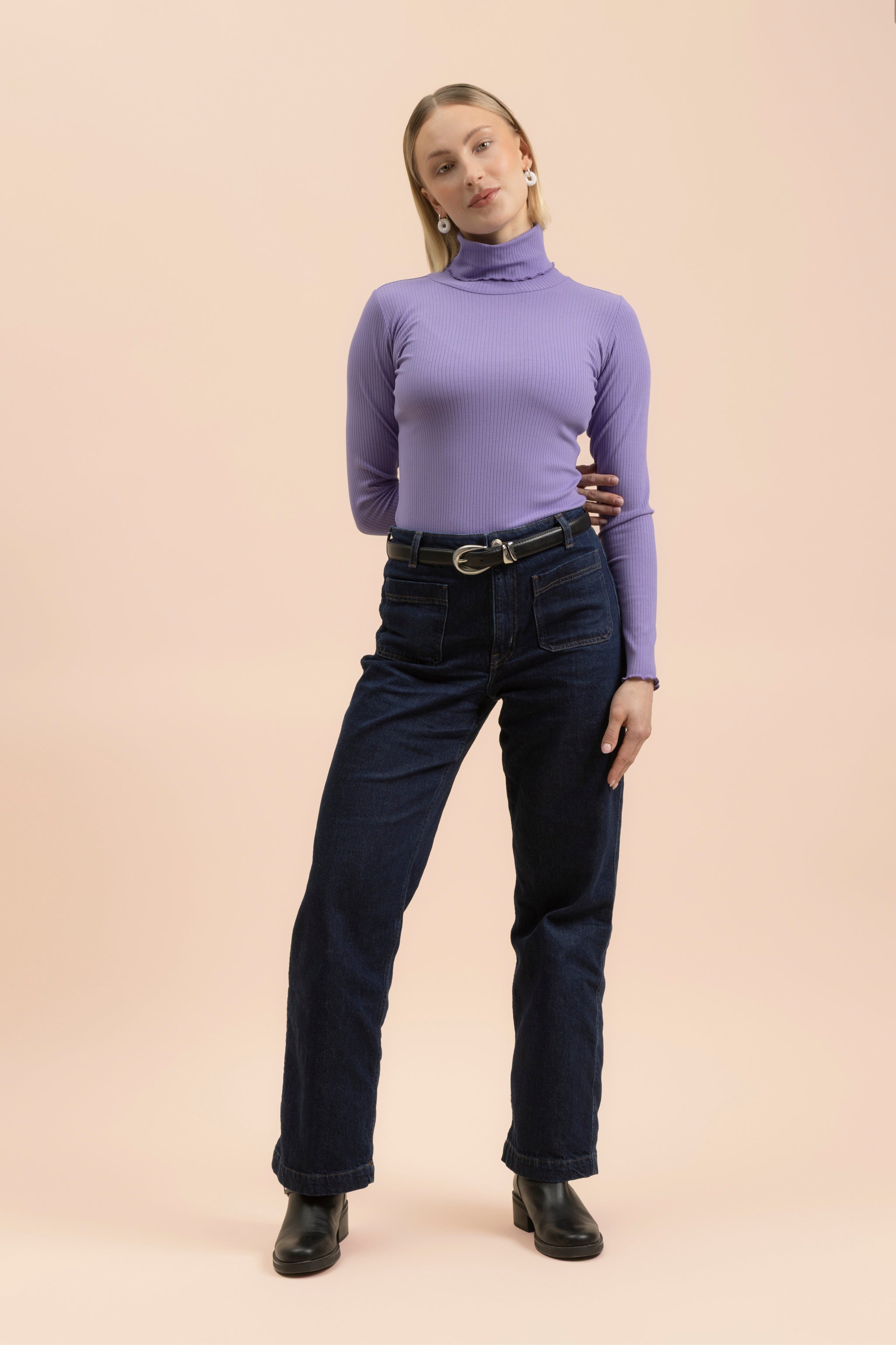 | modelheight:172, size:XS