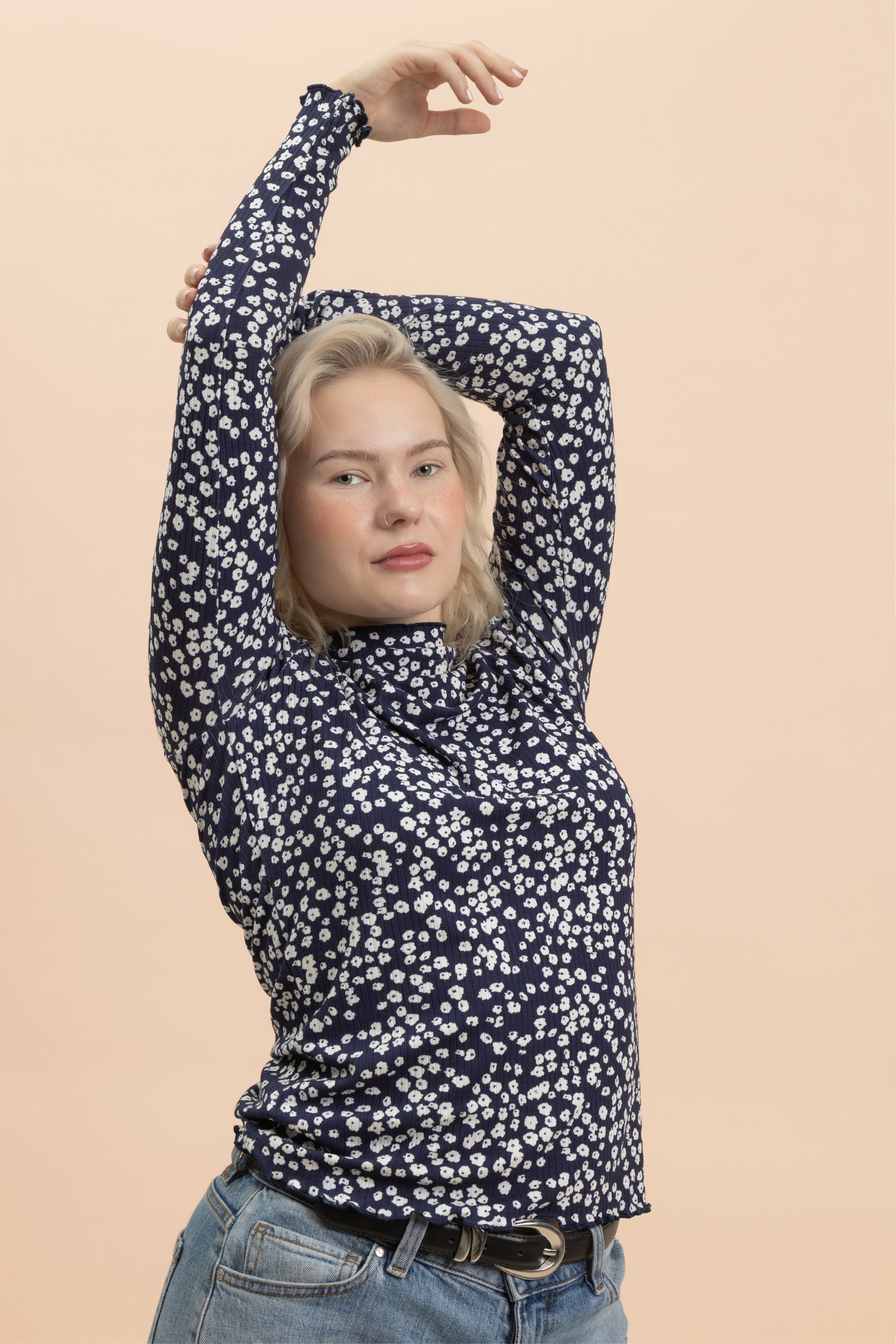 | modelheight:169, size:M