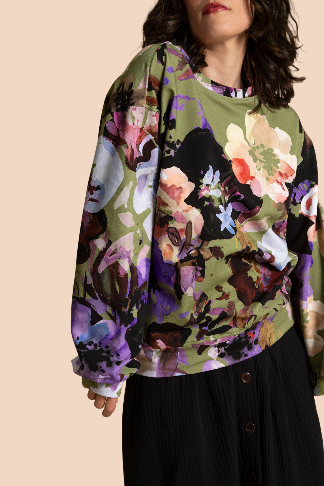 Naisten vihreä collagepaita kukkakuosilla