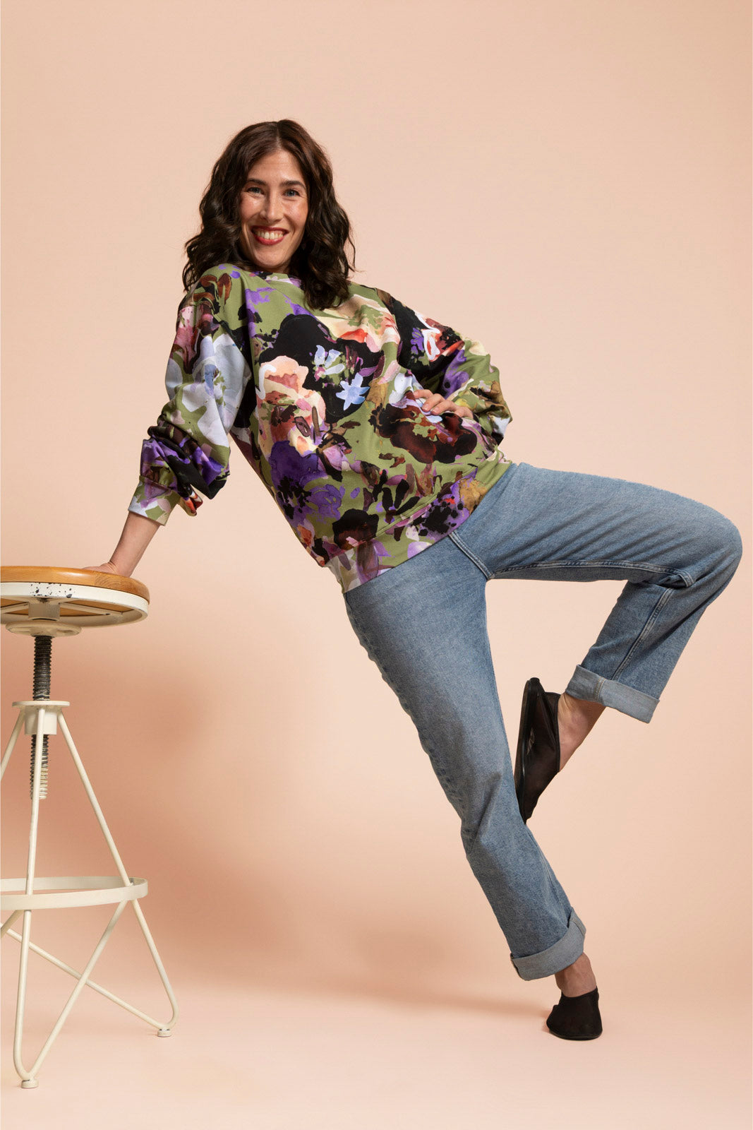 Naisten vihreä collagepaita kukkakuosilla