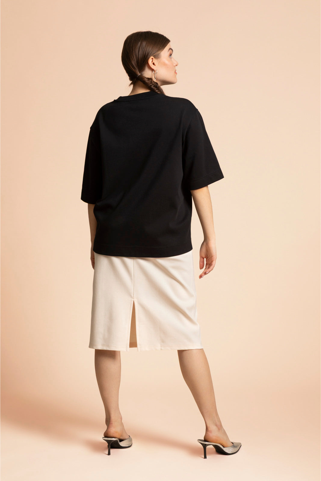 naisten musta oversized t-paita | modelheight:162, size:M