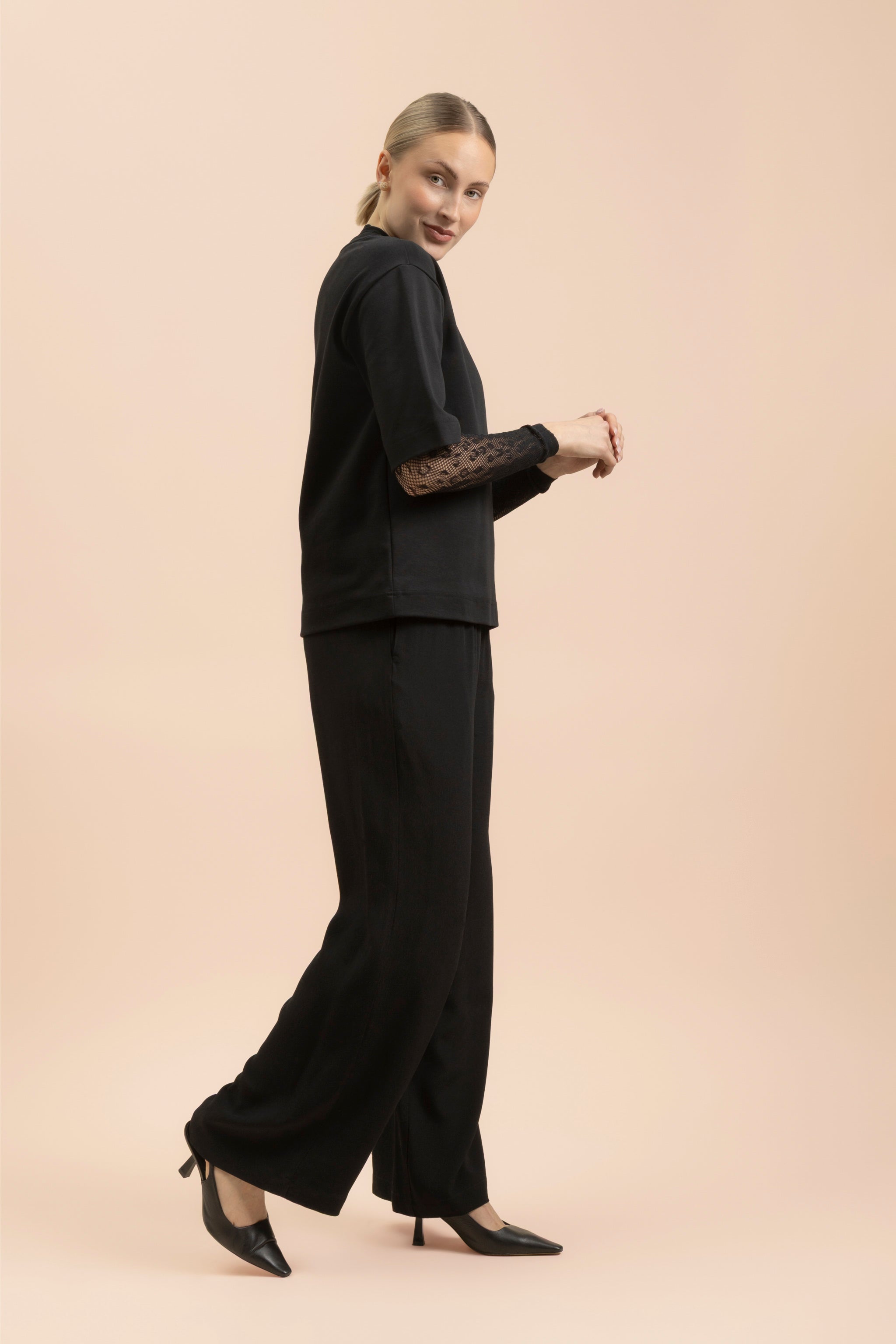 | modelheight:172, size:XS