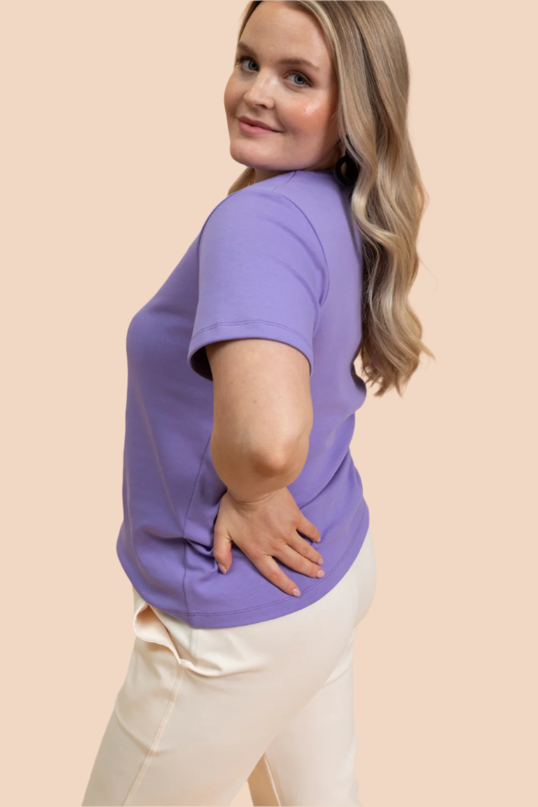 Naisten laventelin värinen t-paita