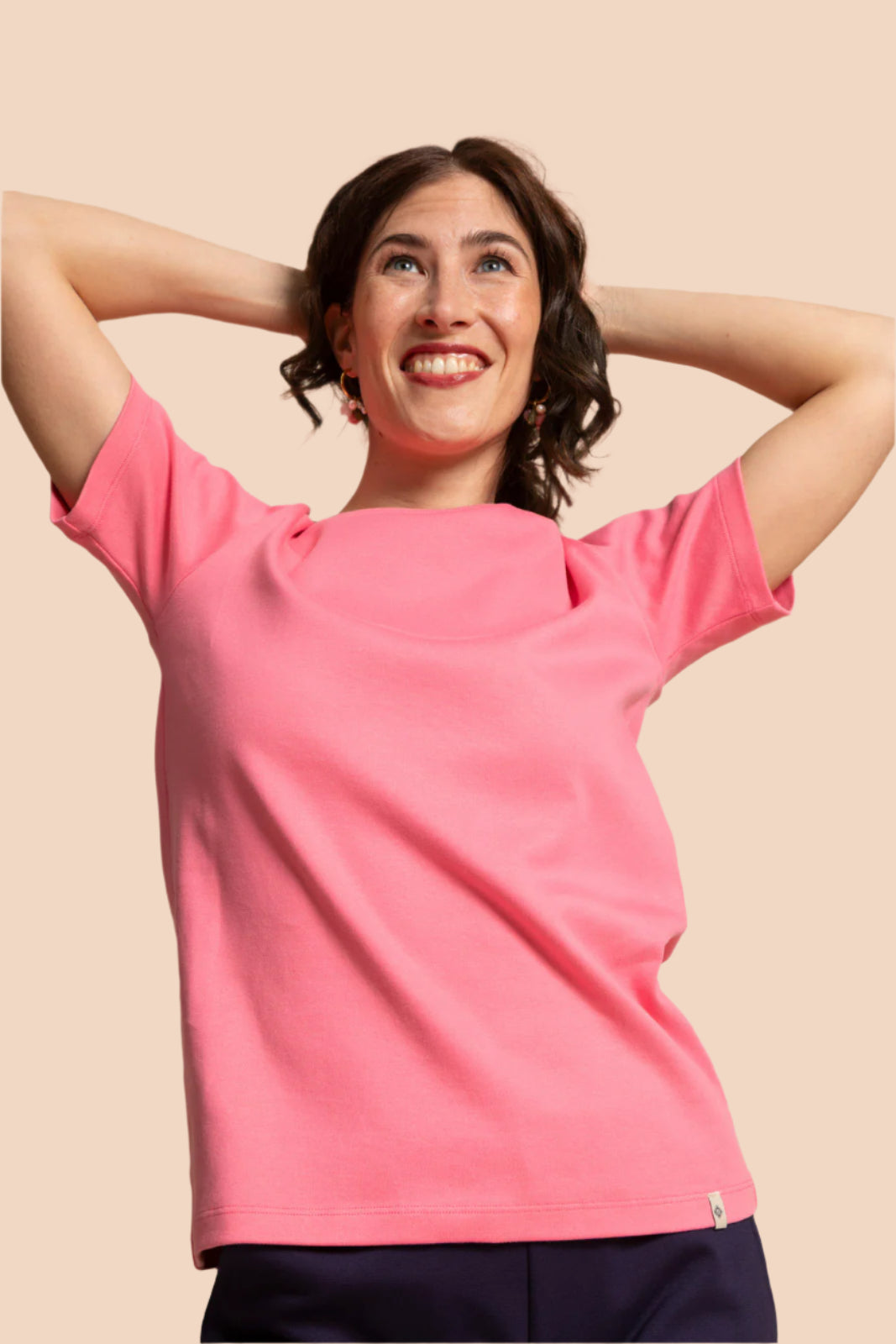 Naisten pinkki puuvillainen t-paita
