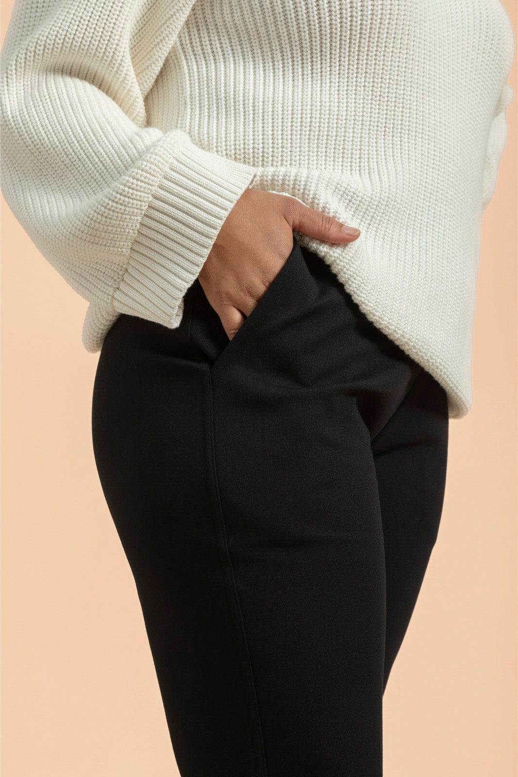 Naisten mustat caprit