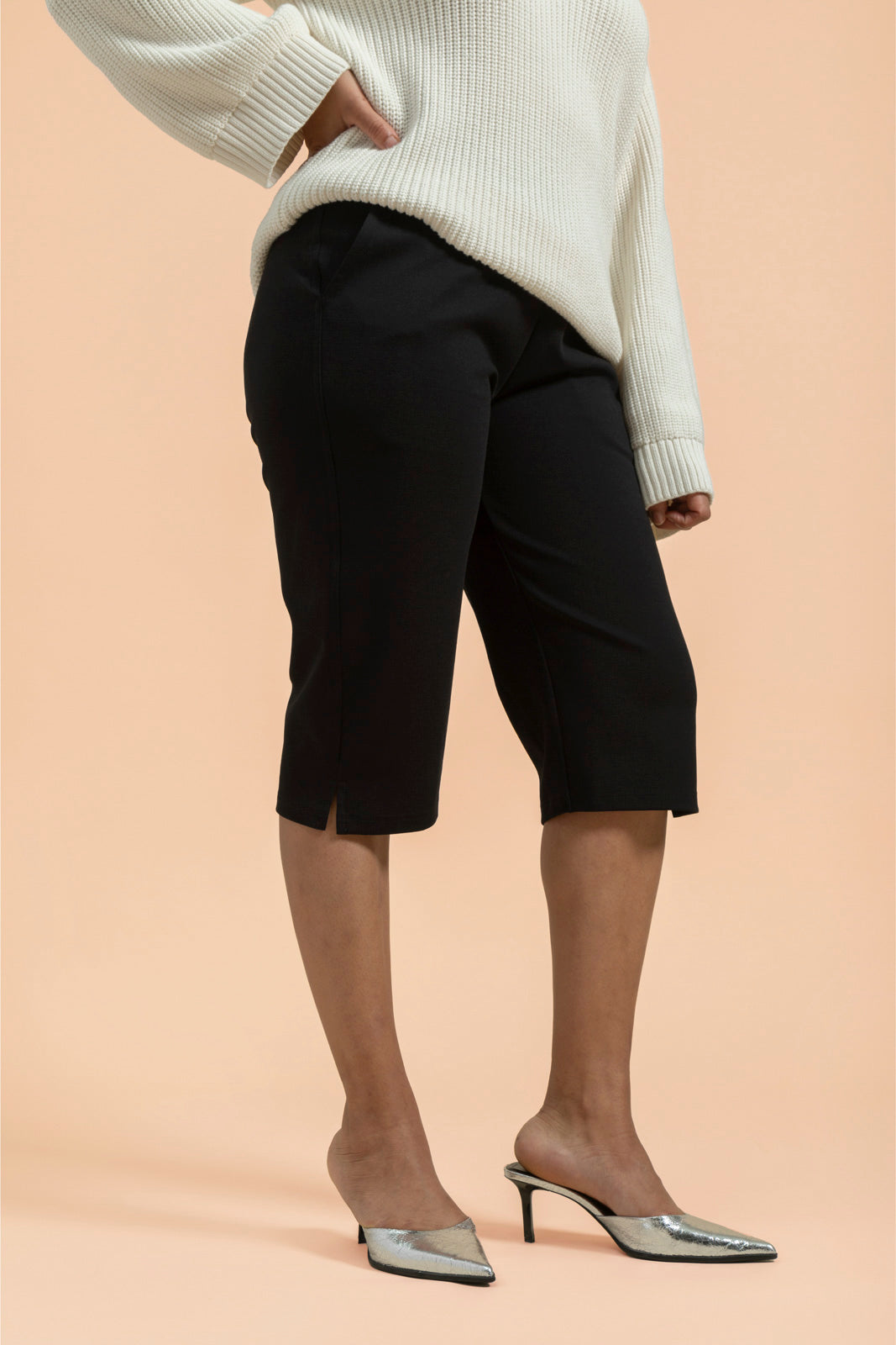 Naisten mustat caprit | modelheight:165, size:M