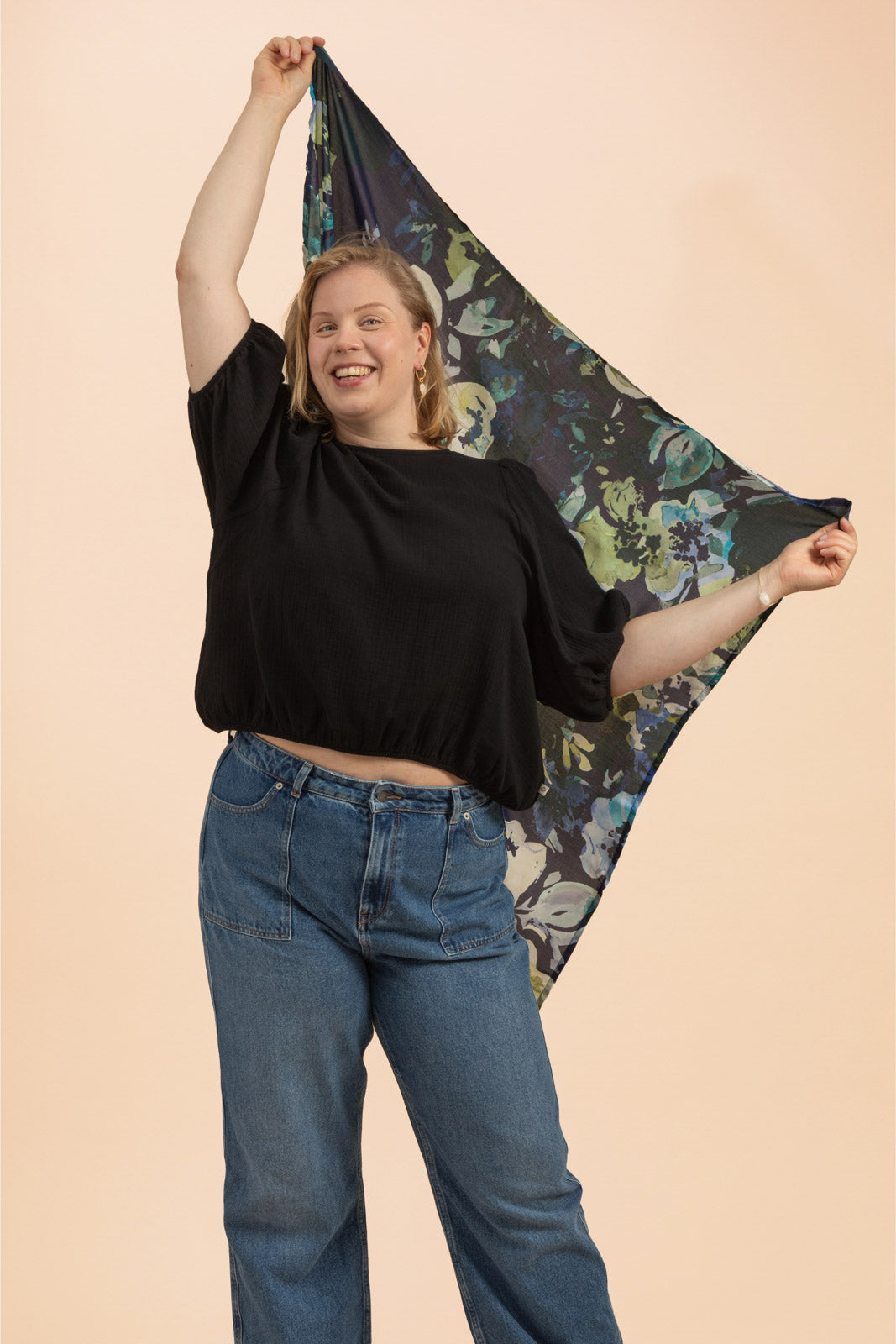 Naisten musta puuvillapaita