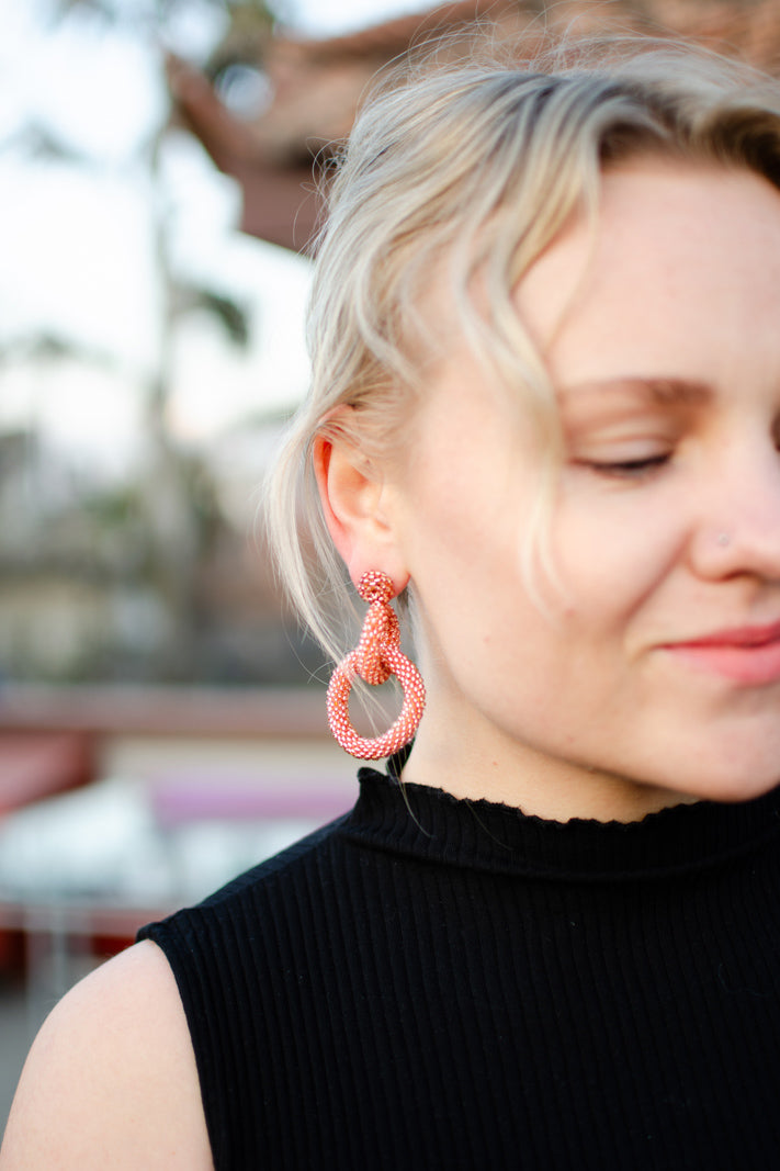 Nepalissa käsintehdyt naisten helmikorvakorut