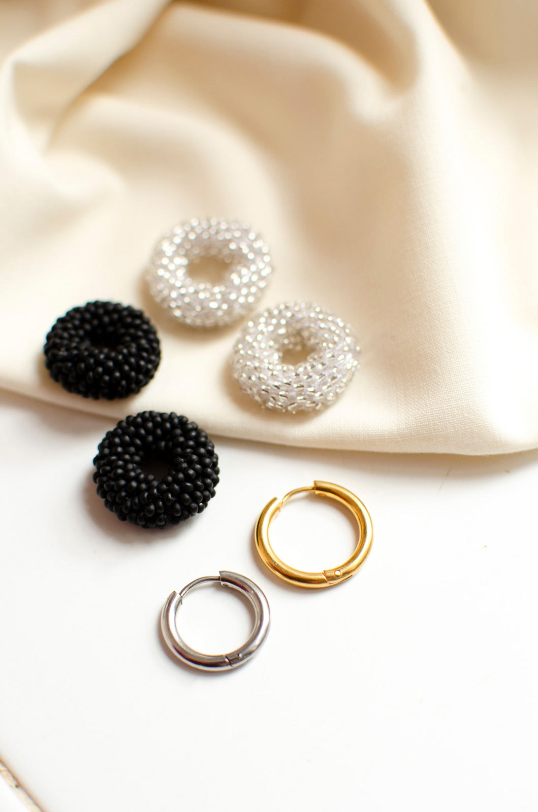 Nepalissa käsintehdyt naisten helmikorvakorut