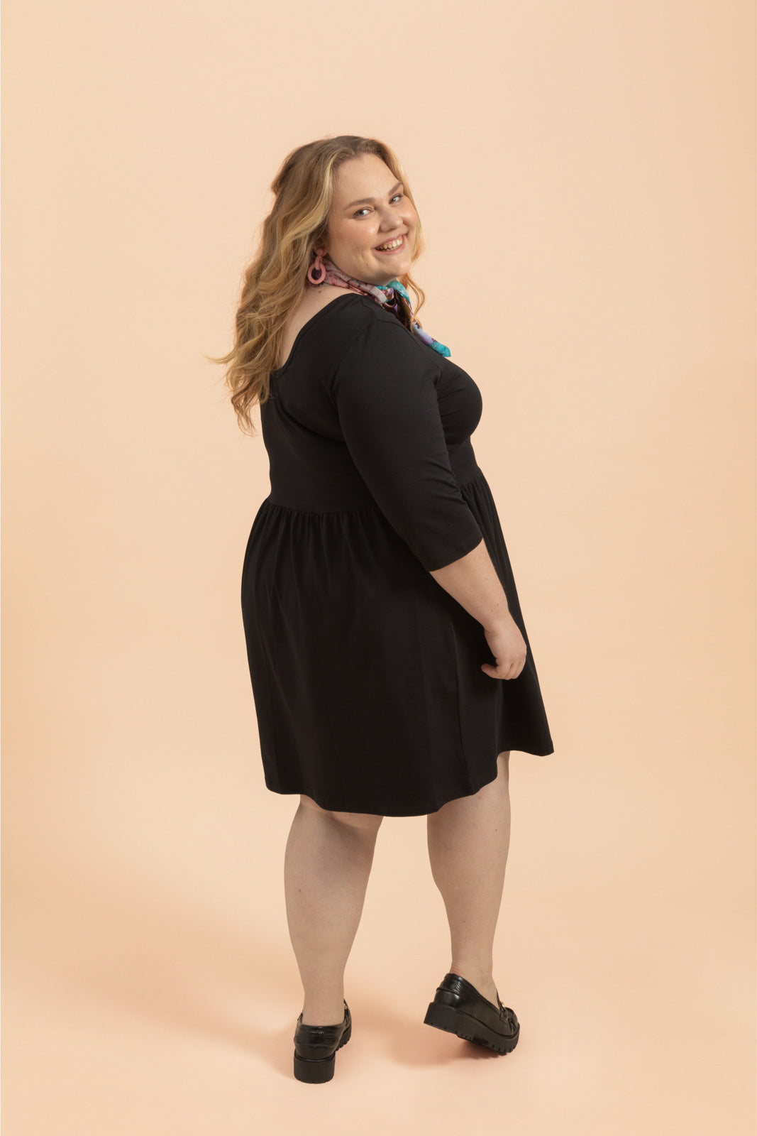 Naisten musta puuvillamekko