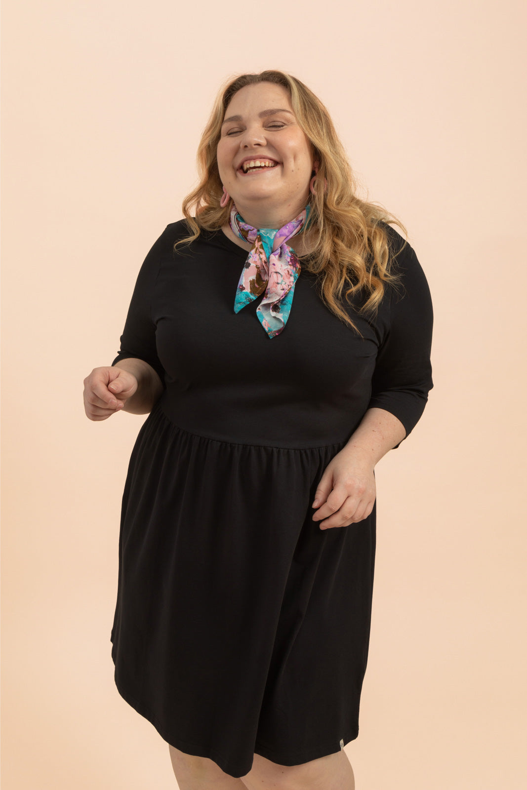 Naisten musta puuvillamekko