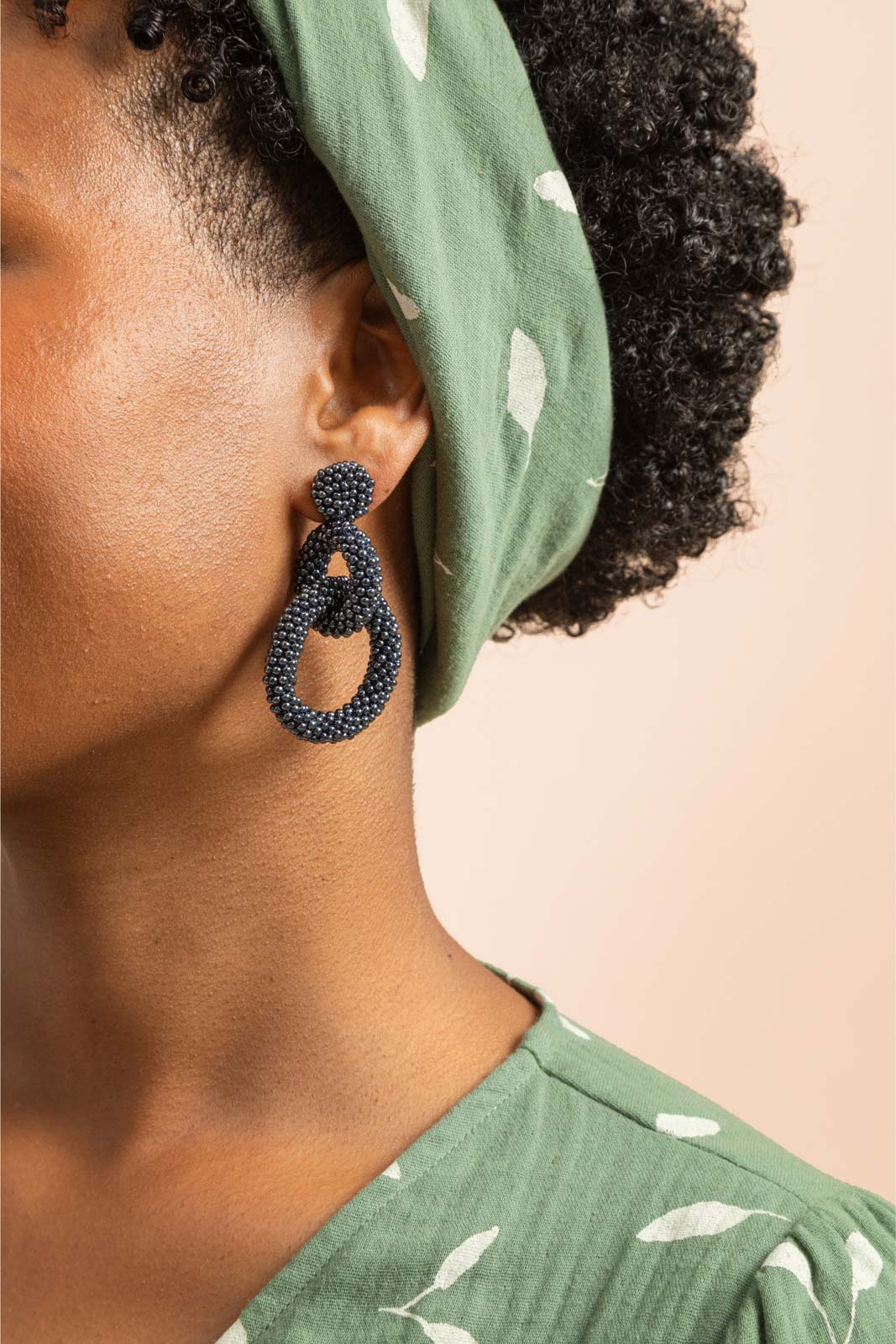 Nepalissa käsintehdyt naisten helmikorvakorut