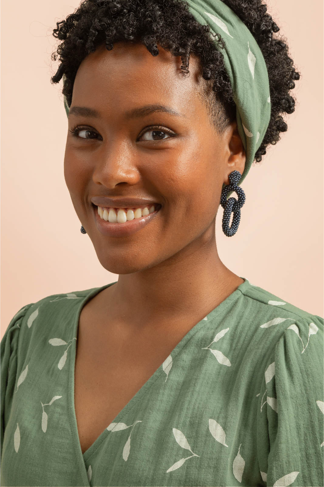 Nepalissa käsintehdyt naisten helmikorvakorut