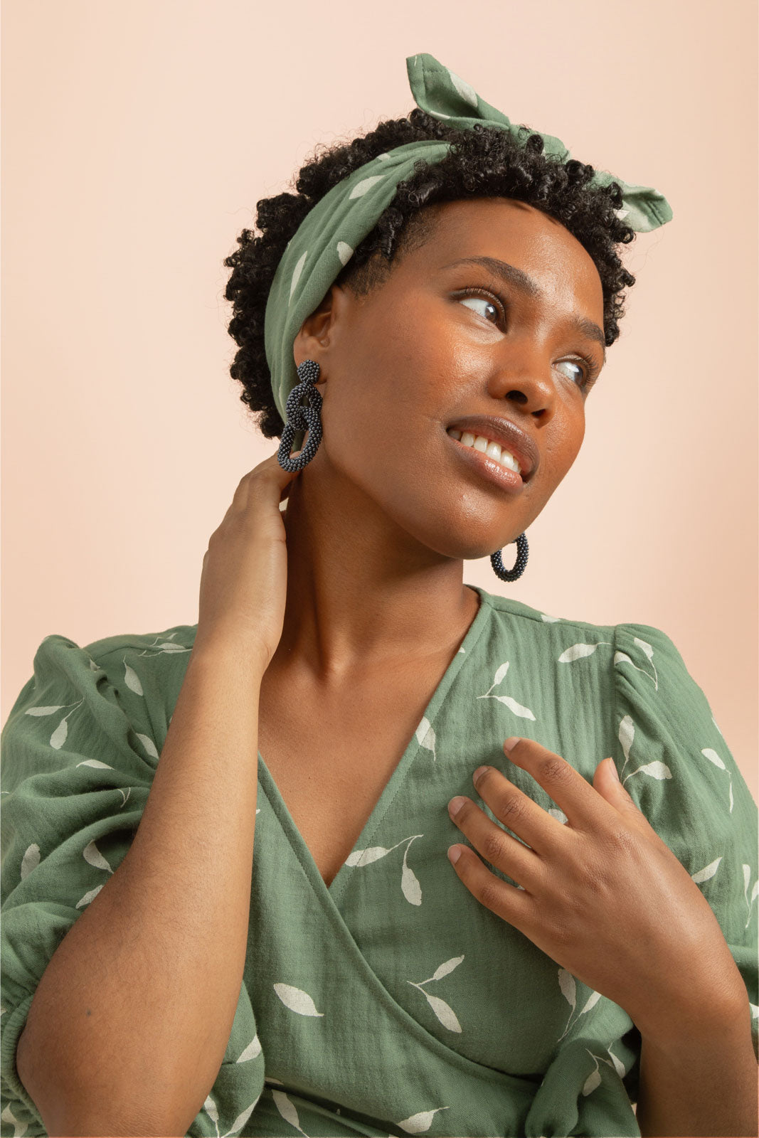 Nepalissa käsintehdyt naisten helmikorvakorut