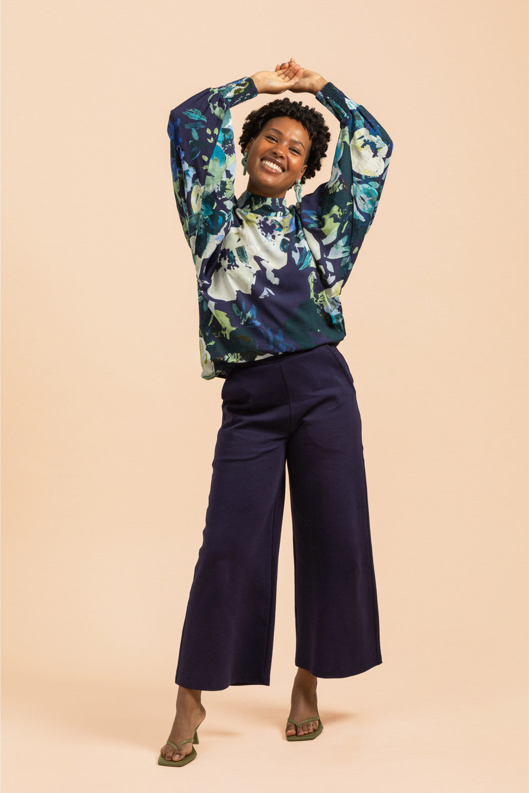 | modelheight:158, size:XS