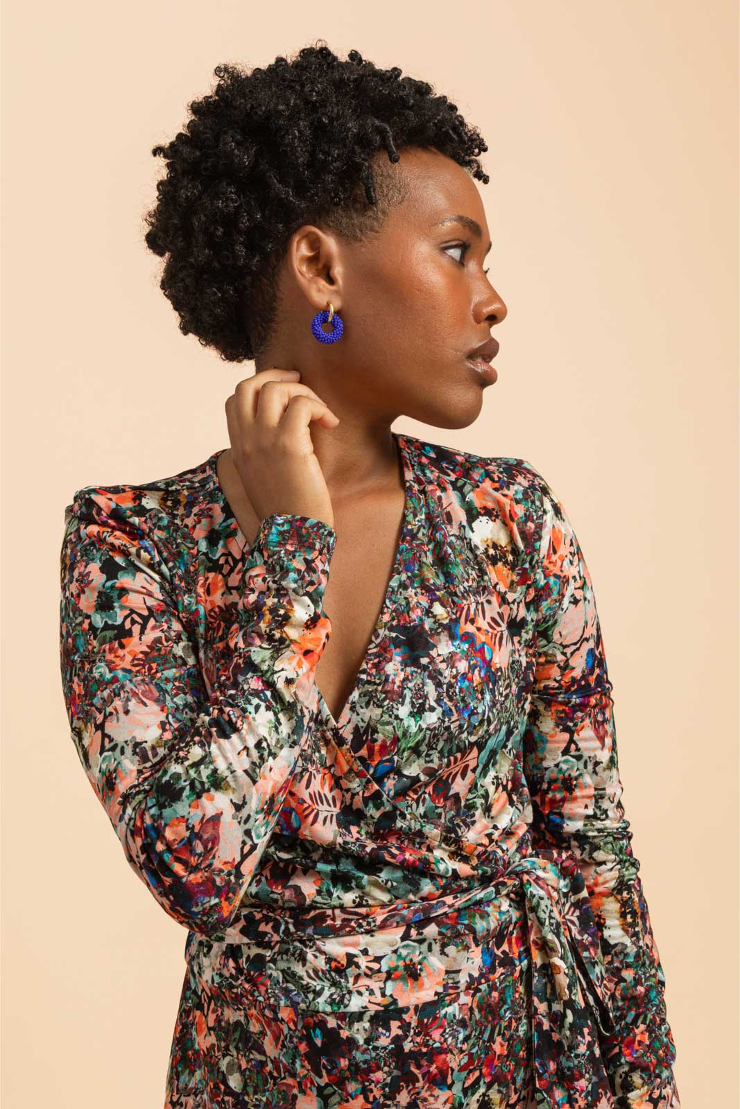 Nepalissa käsintehdyt naisten helmikorvakorut