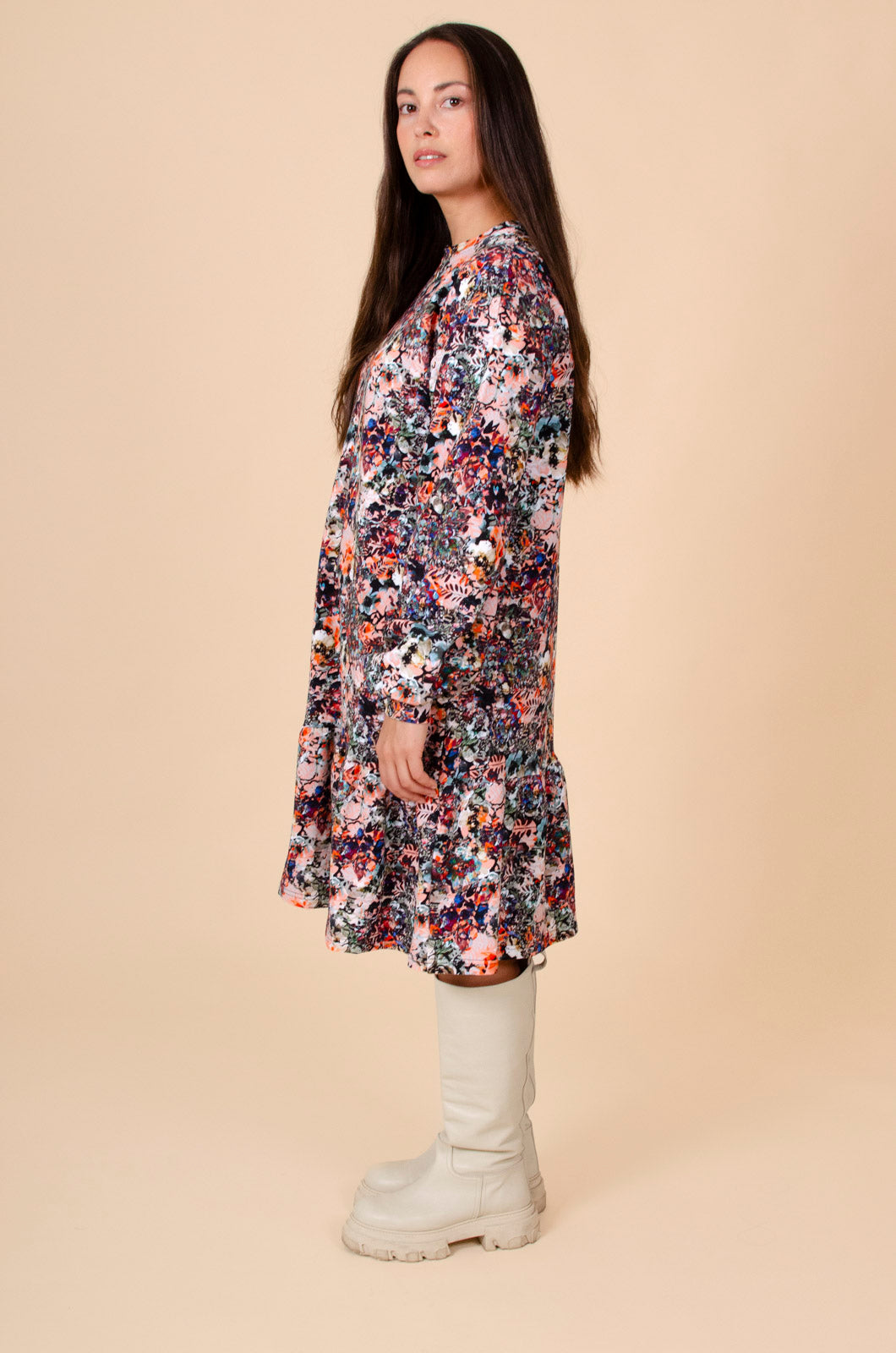 Naisten värikäs collagepuuvillamekko kukkakuviolla