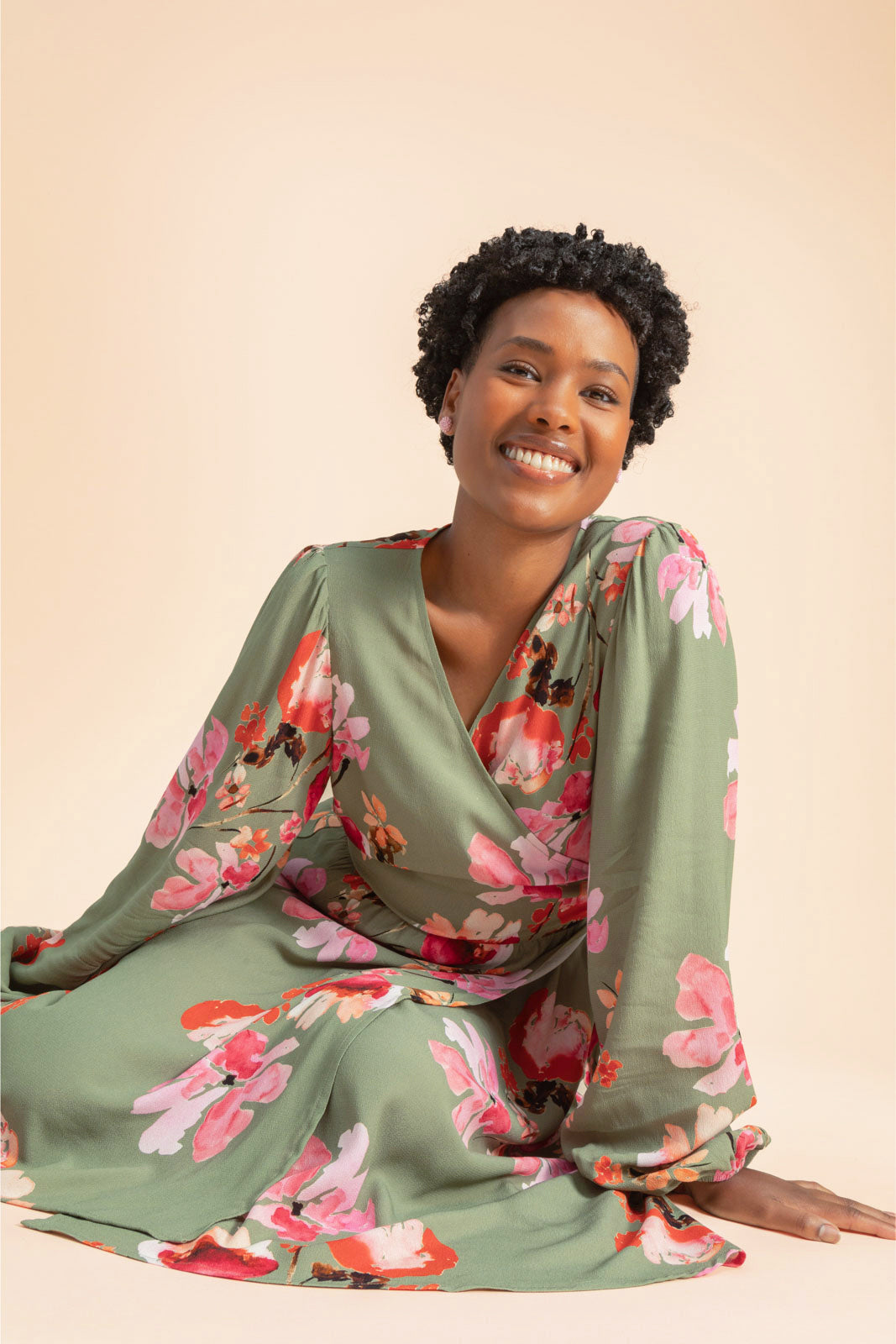 Naisten vihreä kreppiviskoosi kietaisumekko kukkakuosilla