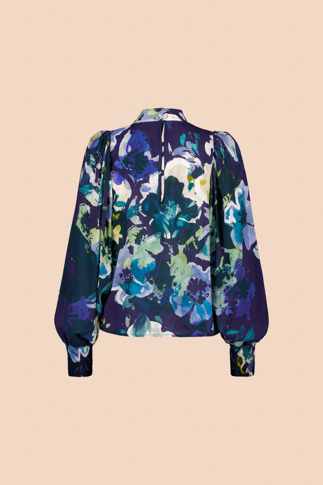 Naisten sininen paita kukkakuviolla