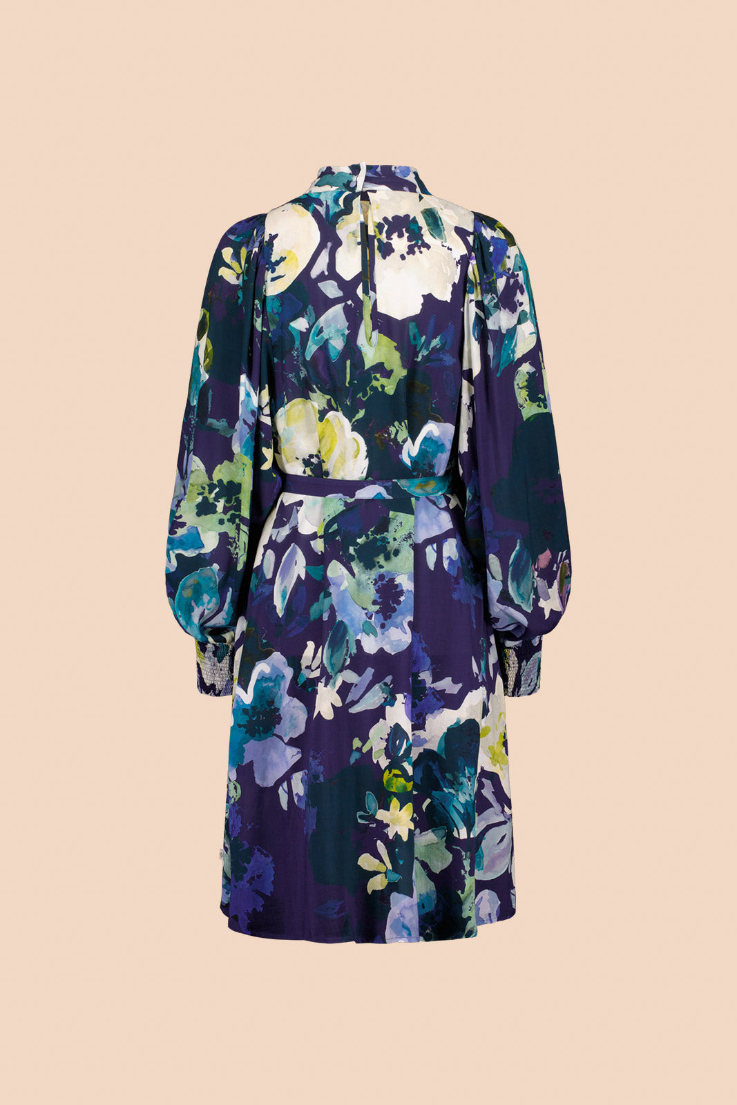 Naisten sininen mekko kukkakuviolla