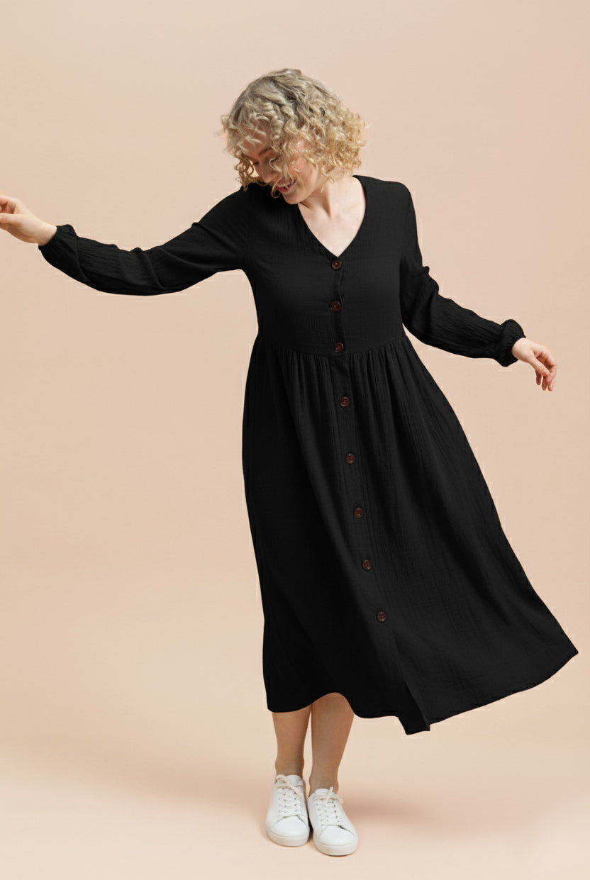 Naisten musta musliininen nappimekko