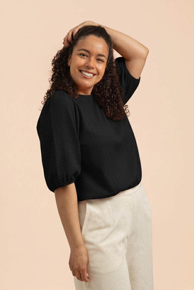 Naisten musta puuvillapaita | modelheight:169, size:M