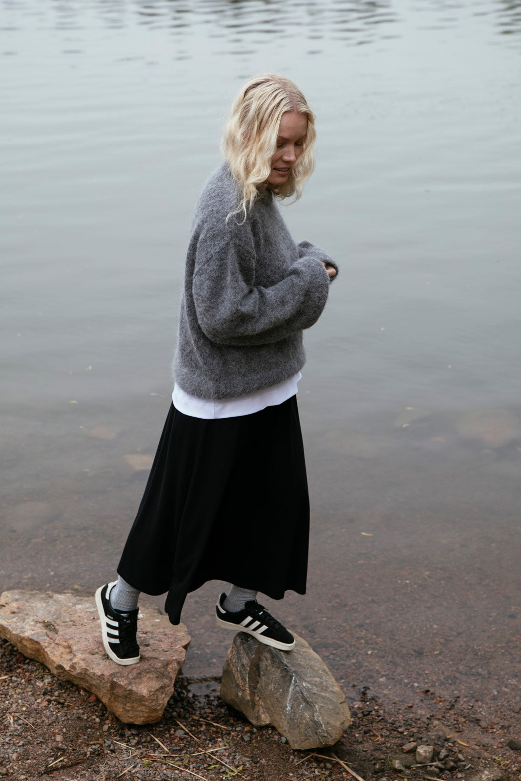 Naisten harmaa alpakka-mohair-neulepaita | modelheight:165, size:XS