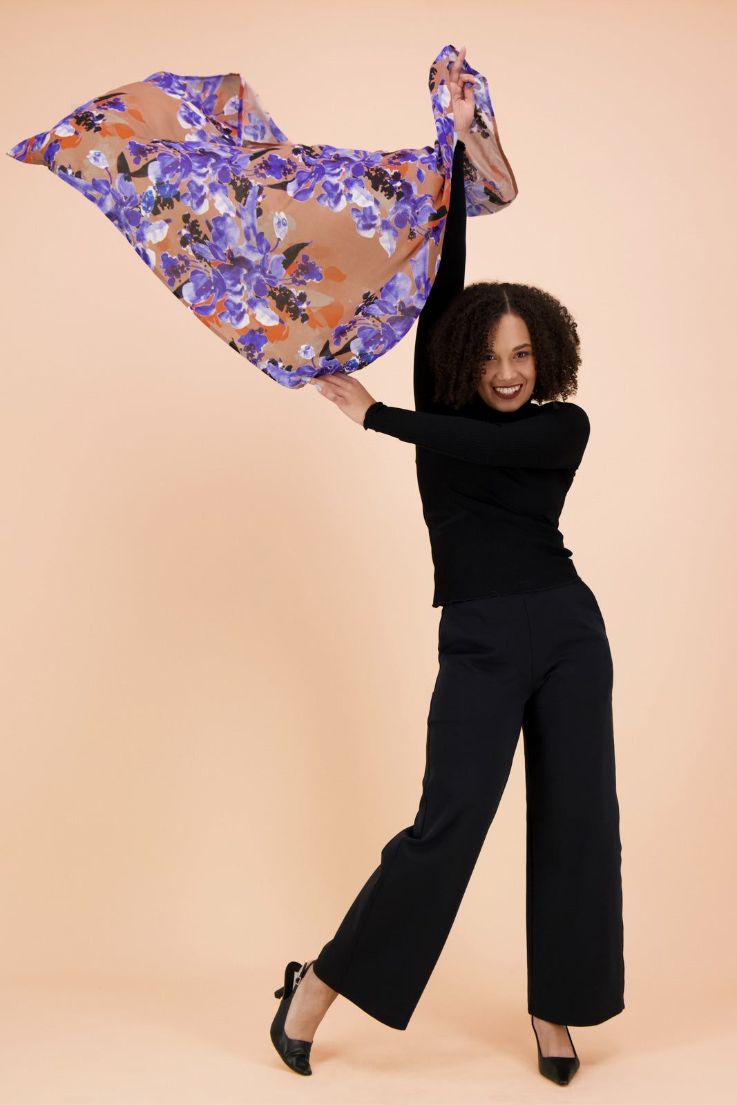 Naisten mustat täyspitkät housut | modelheight:160, size:XS