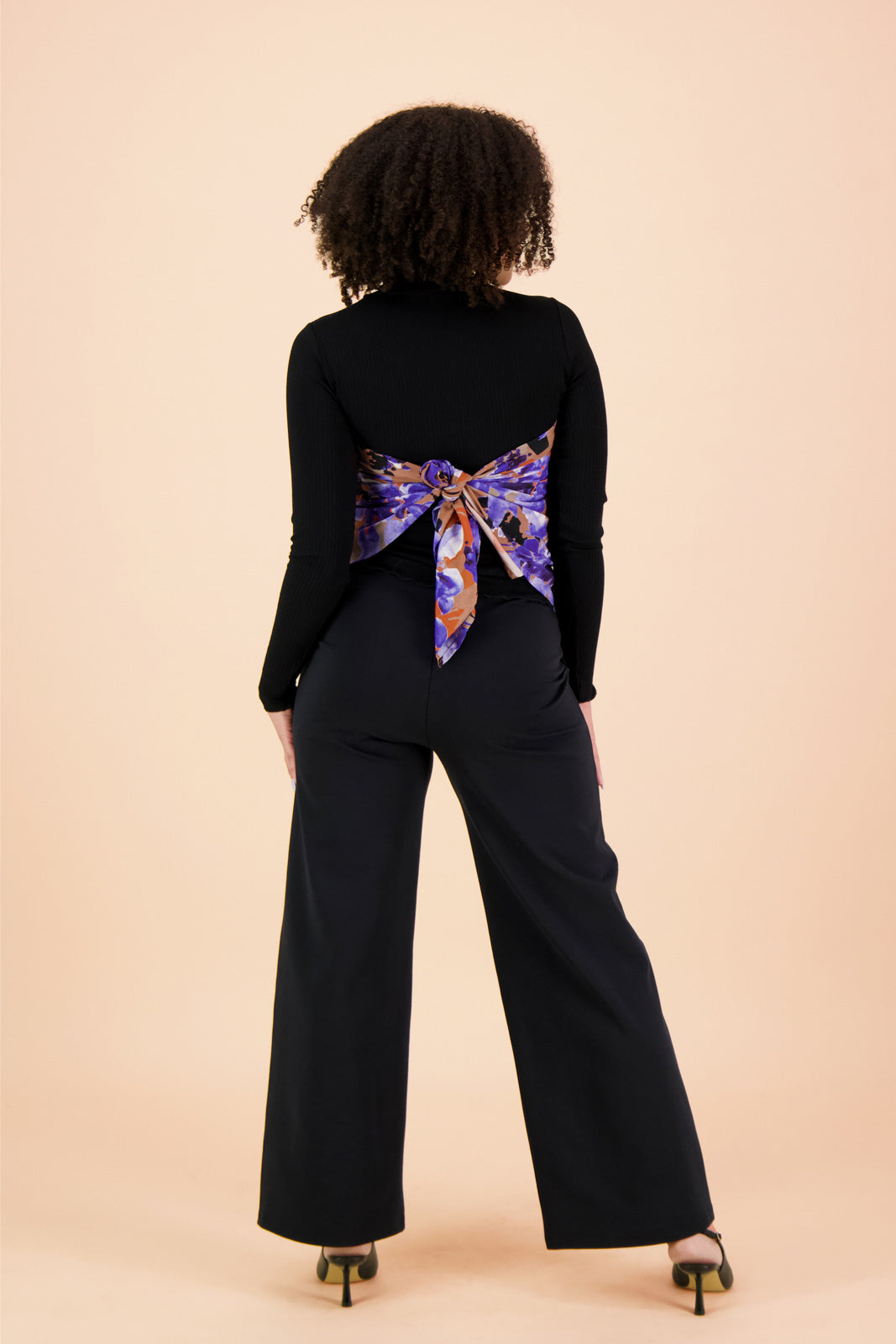 Naisten mustat täyspitkät housut | modelheight:160, size:XS