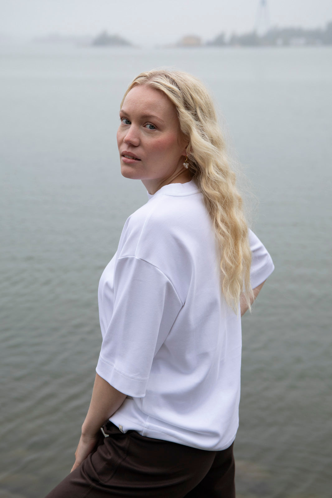 naisten valkoinen oversized t-paita | modelheight:165, size:XS