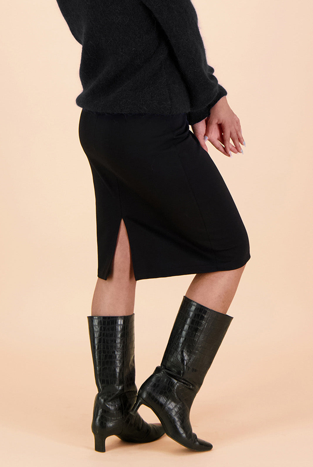 Naisten musta kynähame