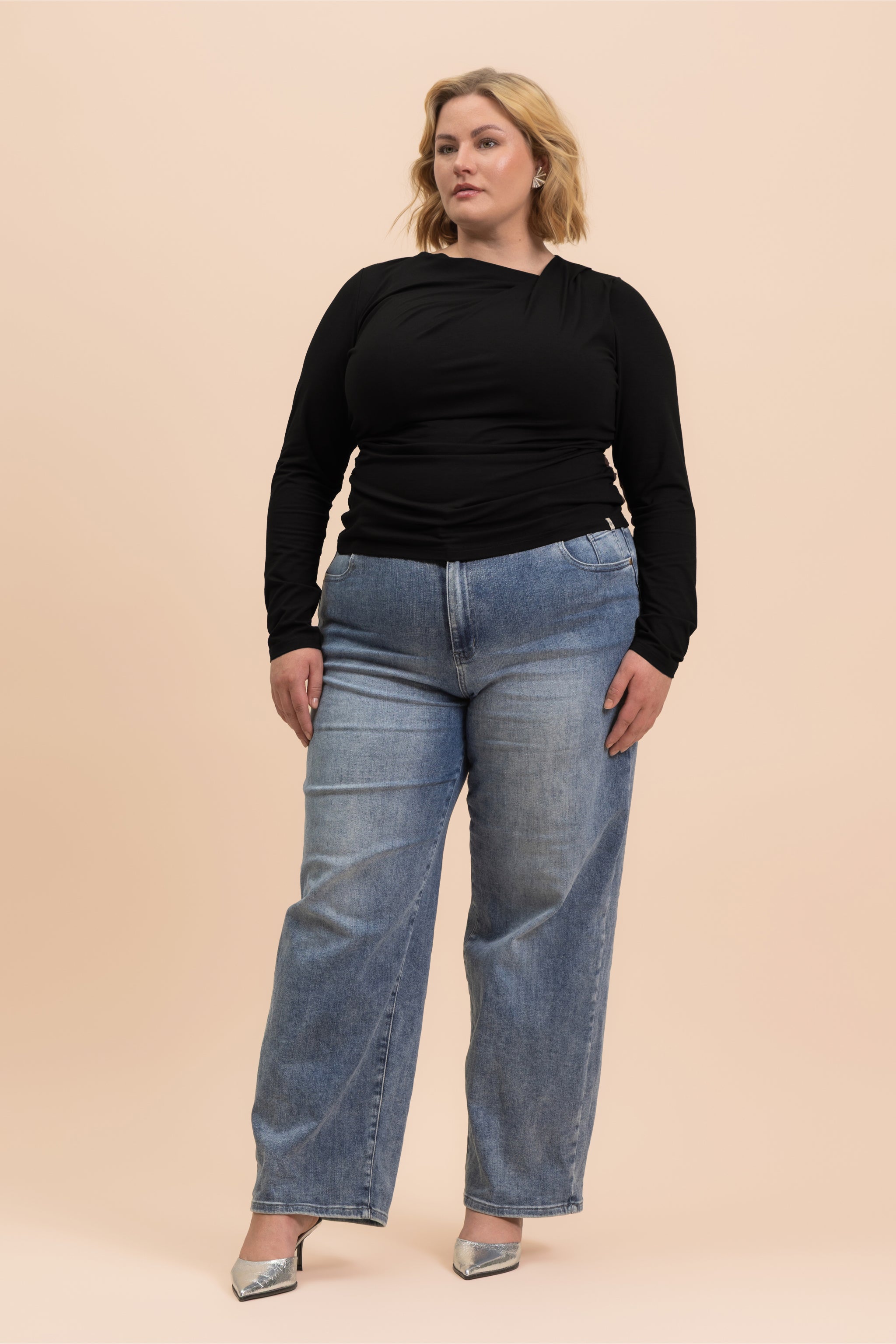 | modelheight:170, size:XL
