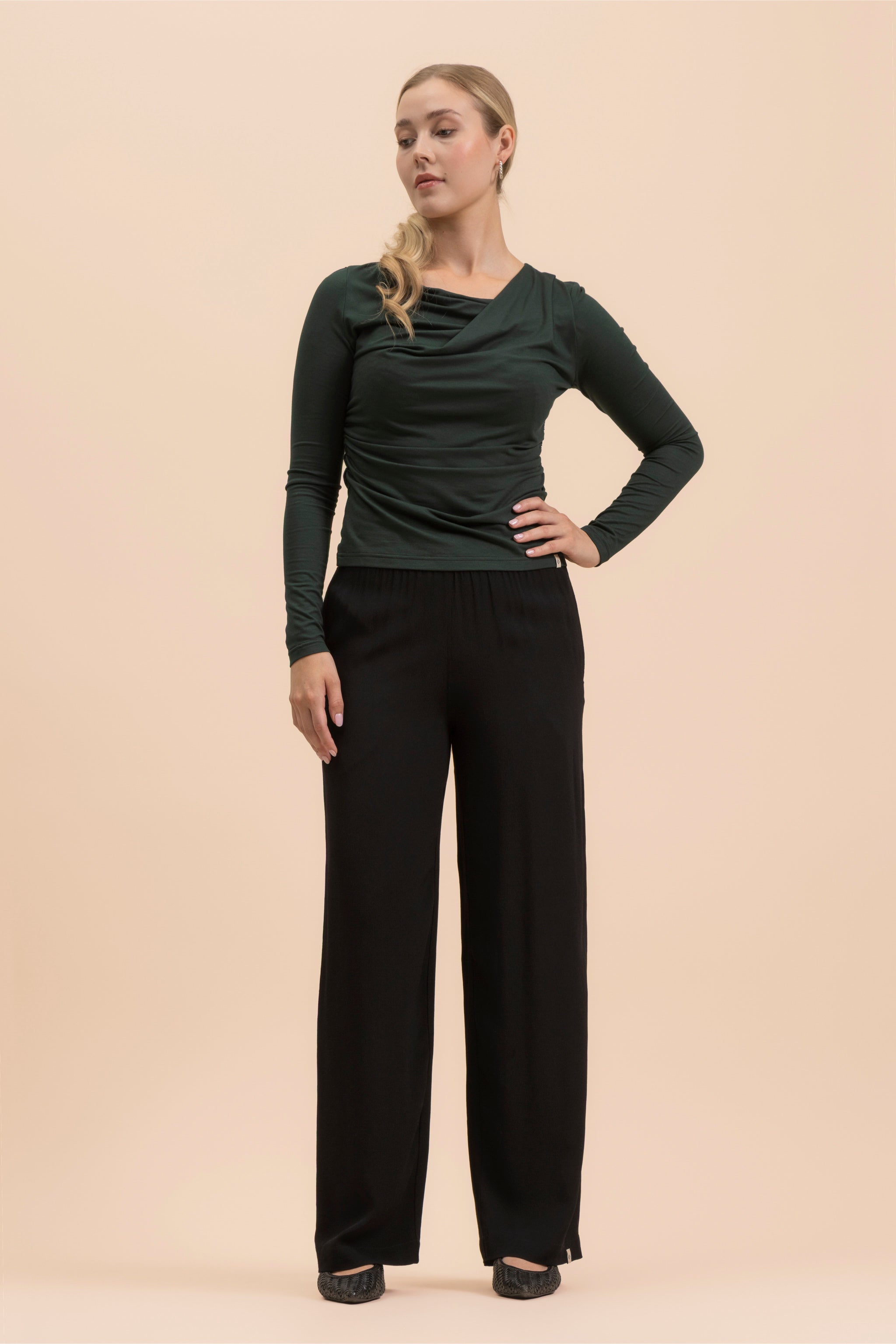 | modelheight:172, size:XS