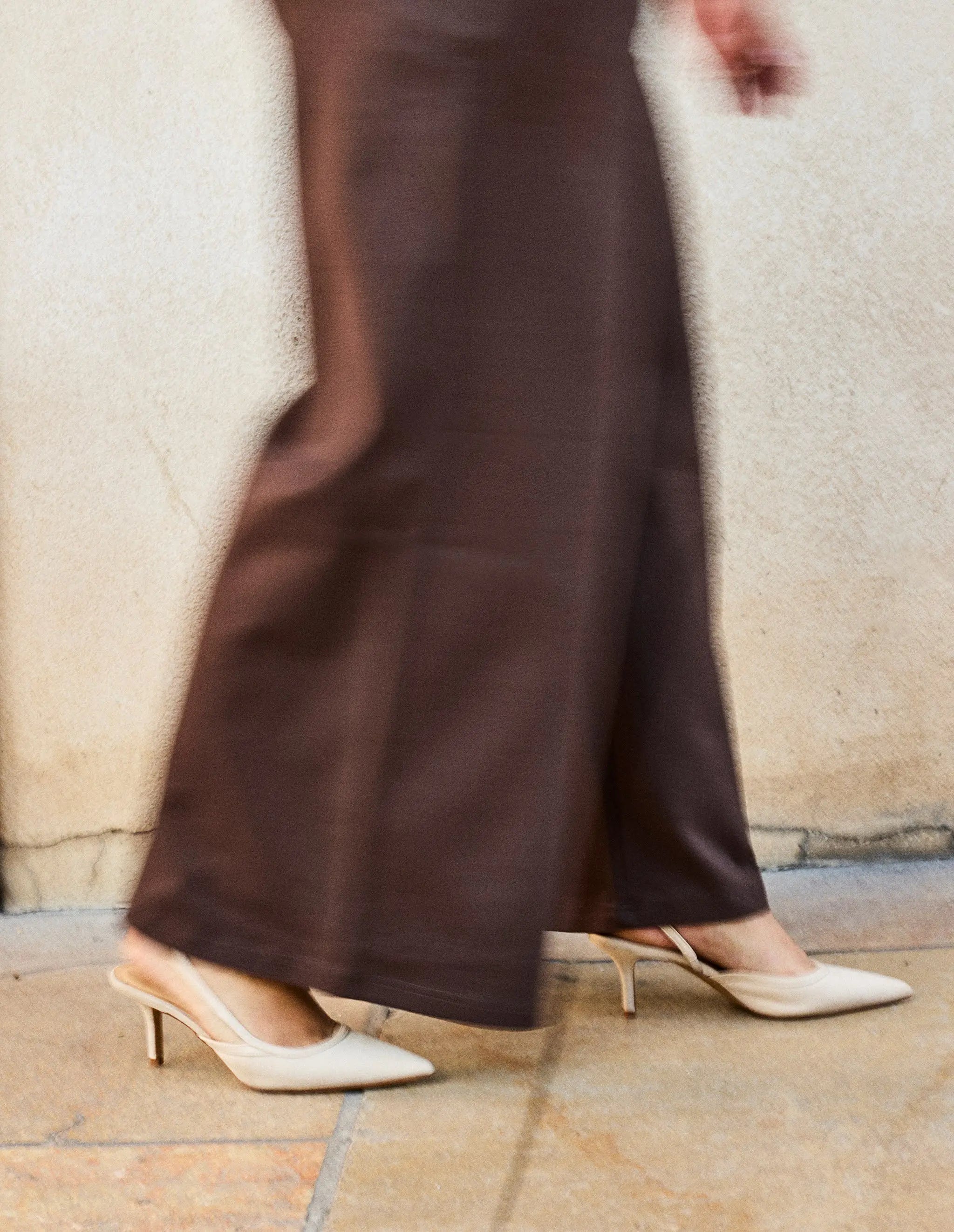 Naisten ruskeat pitkälahkeiset housut