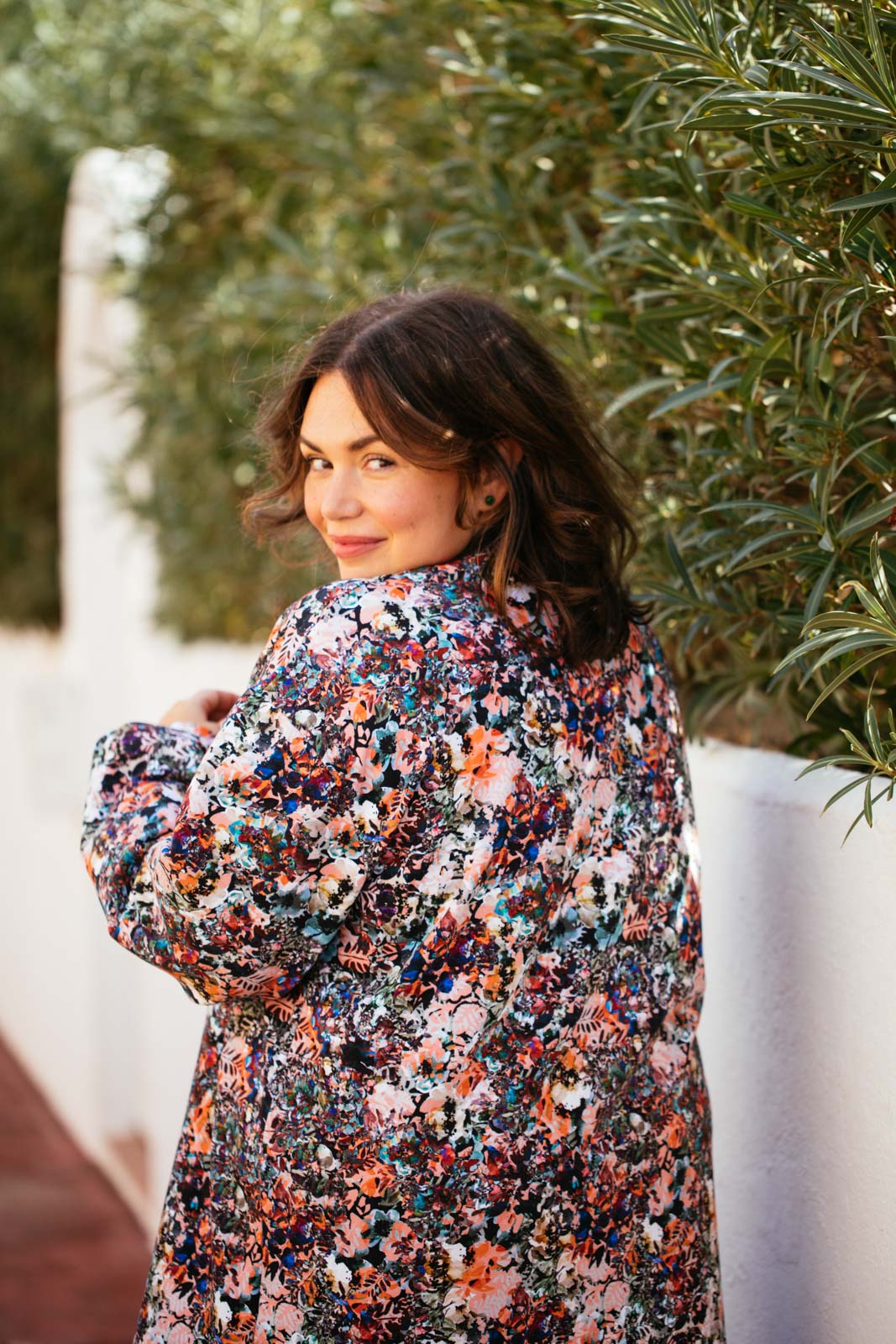 Naisten värikäs collagepuuvillamekko kukkakuviolla