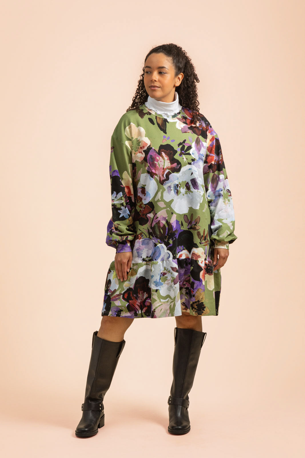 Naisten vihreä puuvillamekko kukkakuviolla