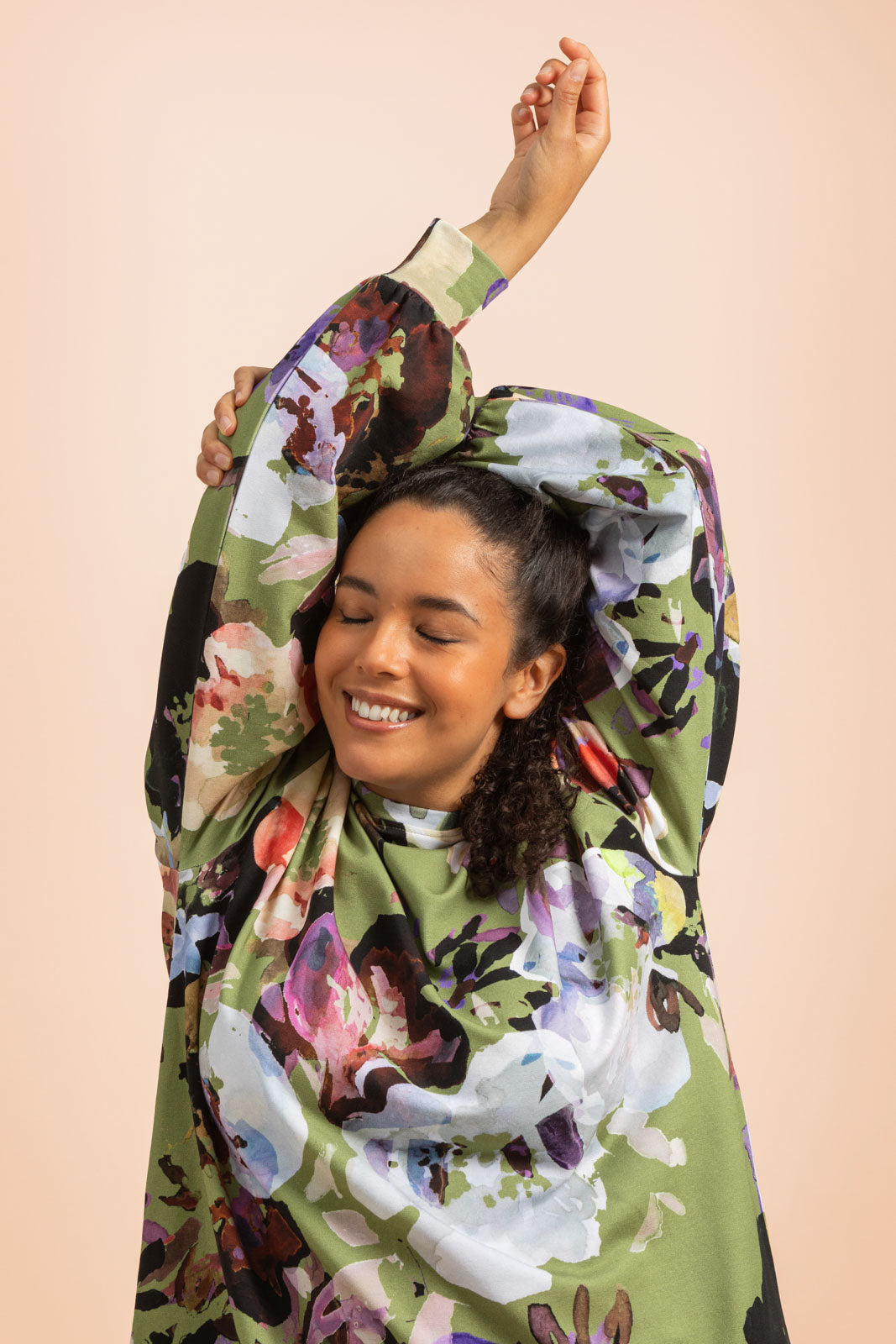 Naisten vihreä puuvillamekko kukkakuviolla