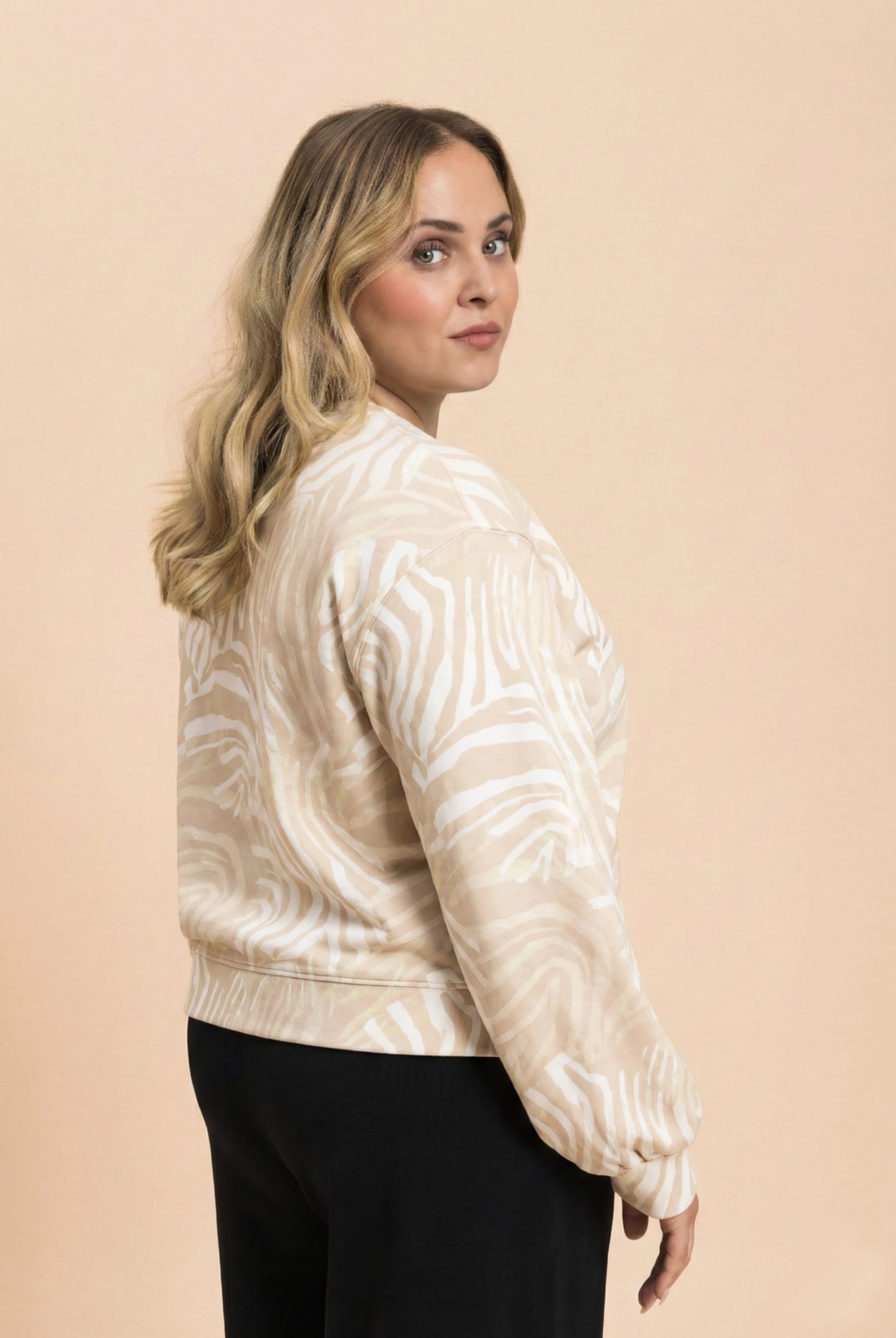 | modelheight:160, size:XL