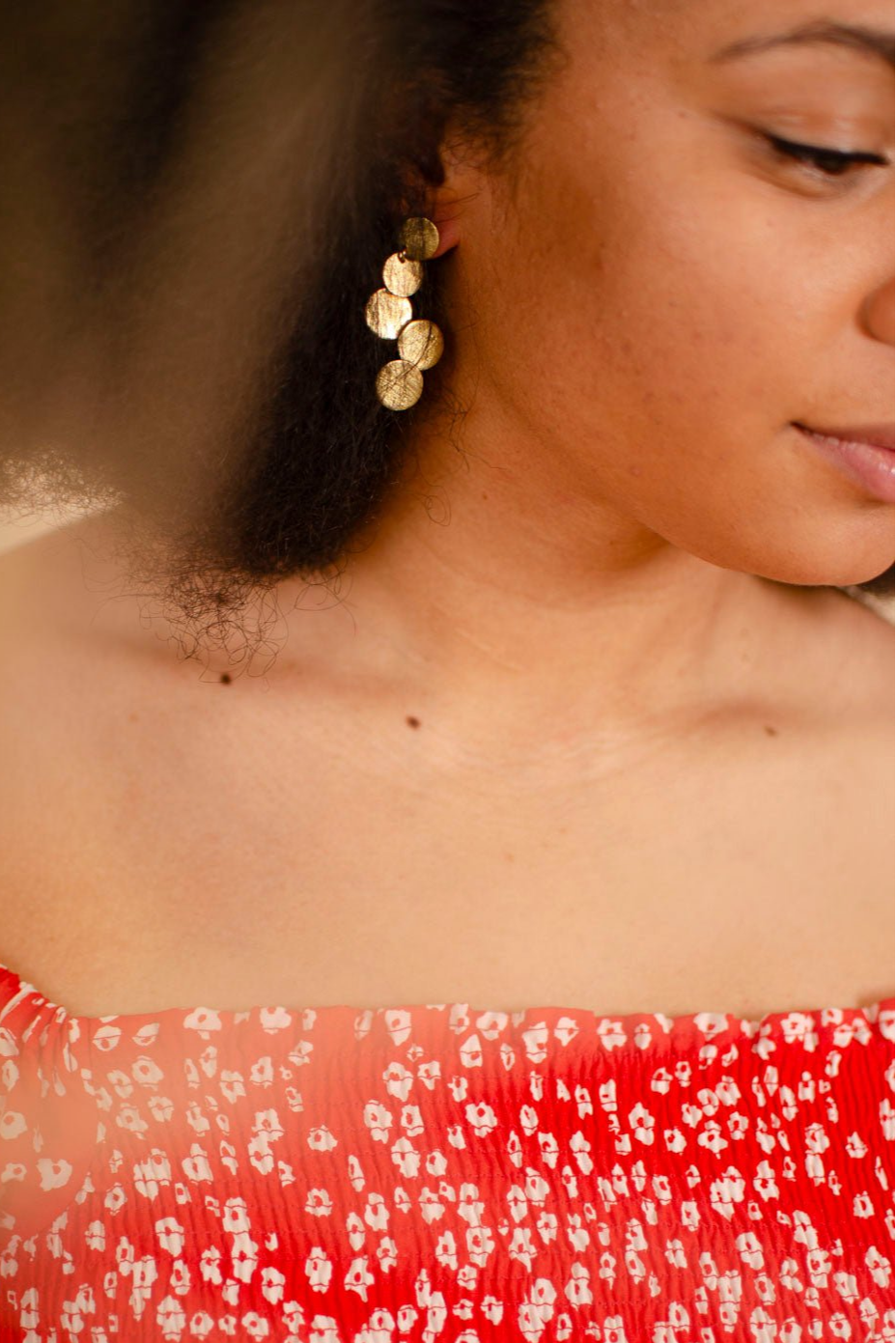 Nepalissa käsintehdyt messinkiset naistenkorvakorut