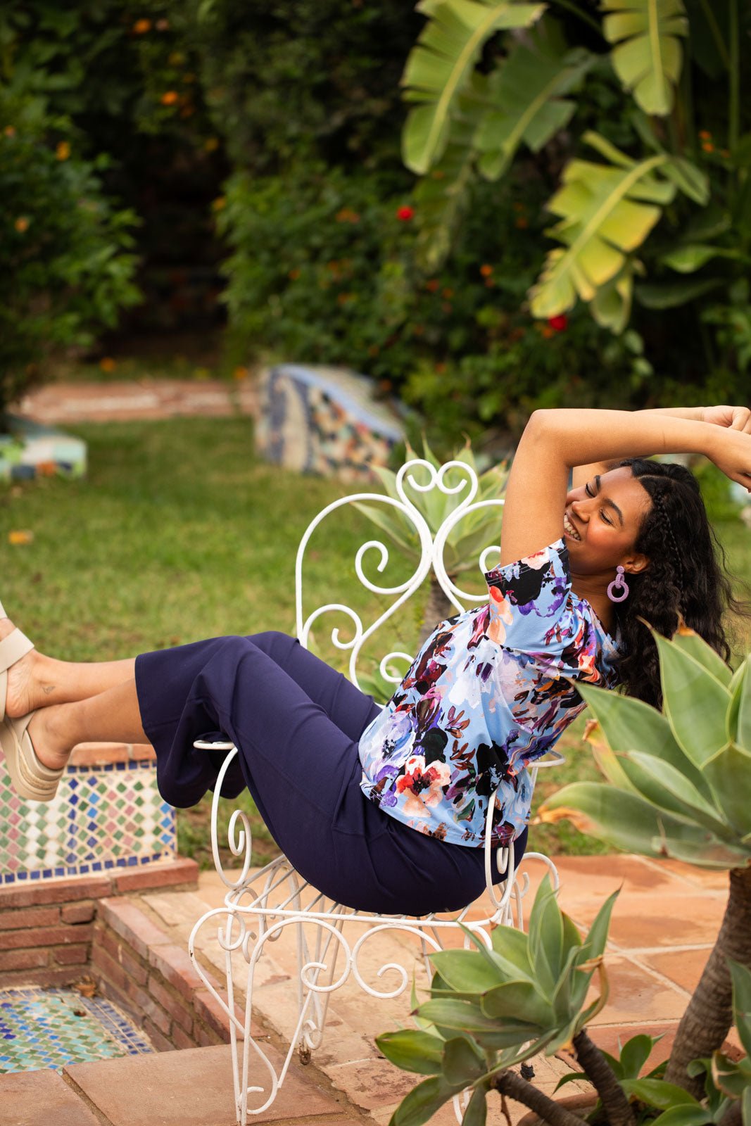 Naisten sininen puuvillapaita kukkakuviolla