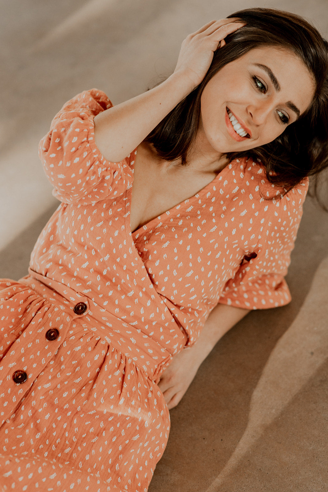 Naisten oranssi puuvillahame minimalistisella kuosilla